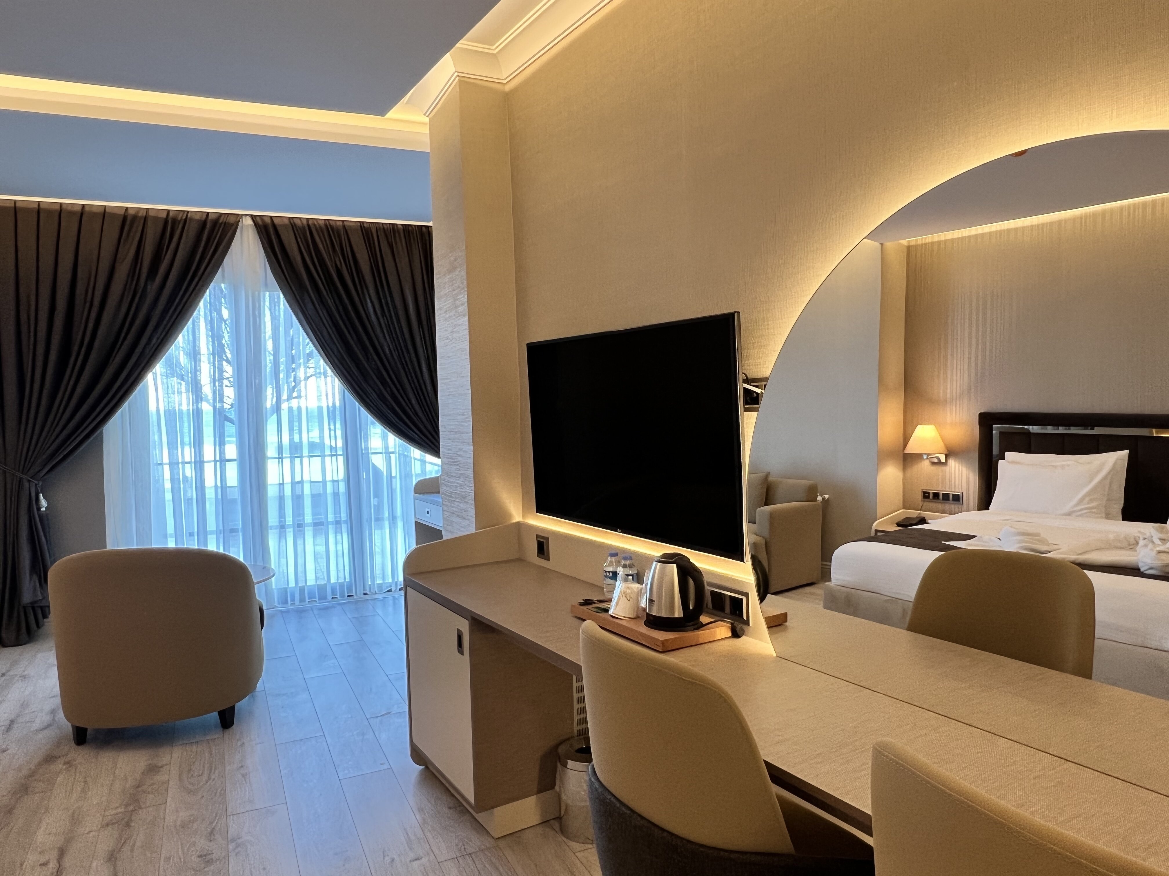 MQ Hotel Suits