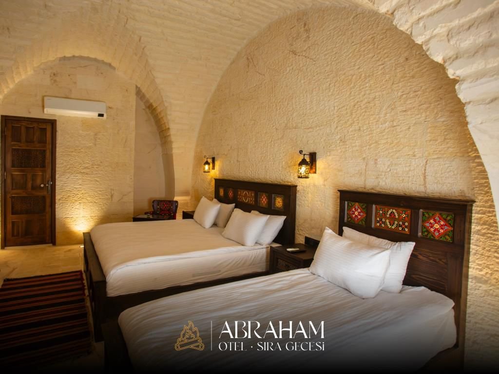 Abraham Otel · 21