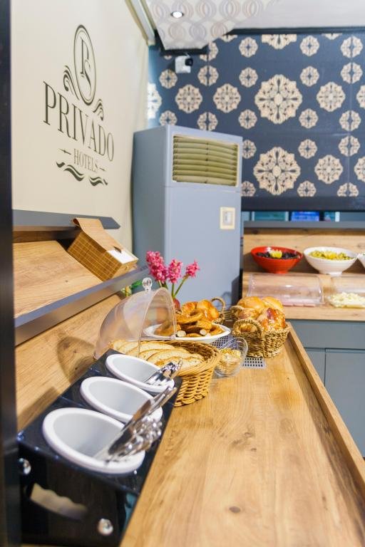 Privado Hotel · 24