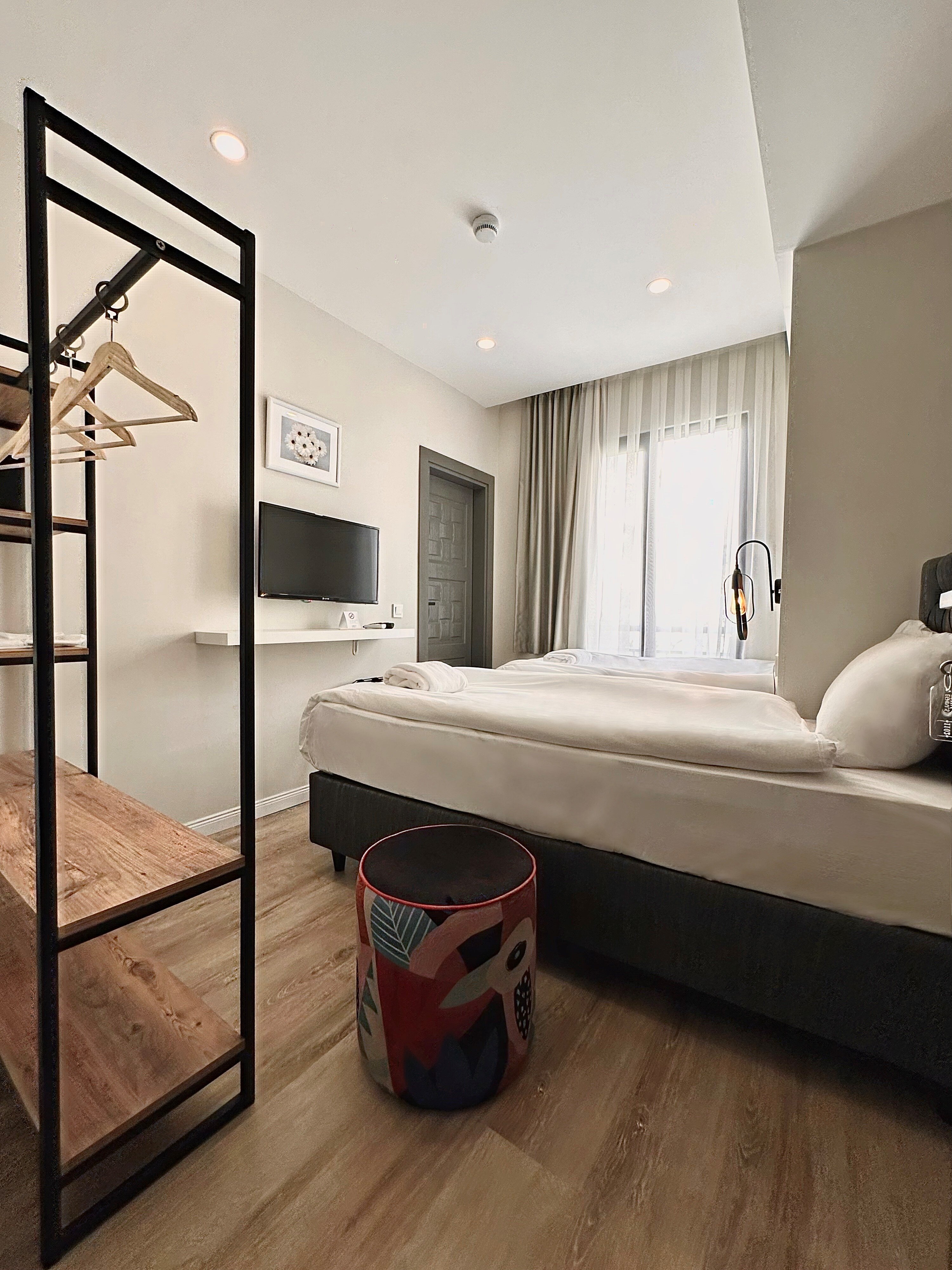 Echinus Hotels