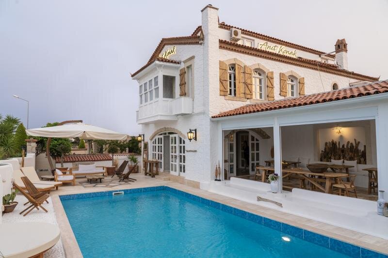 Anıt Konak Alaçatı