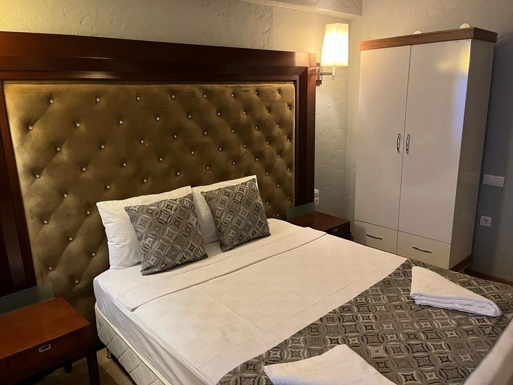 Dionisus Hotel Lara