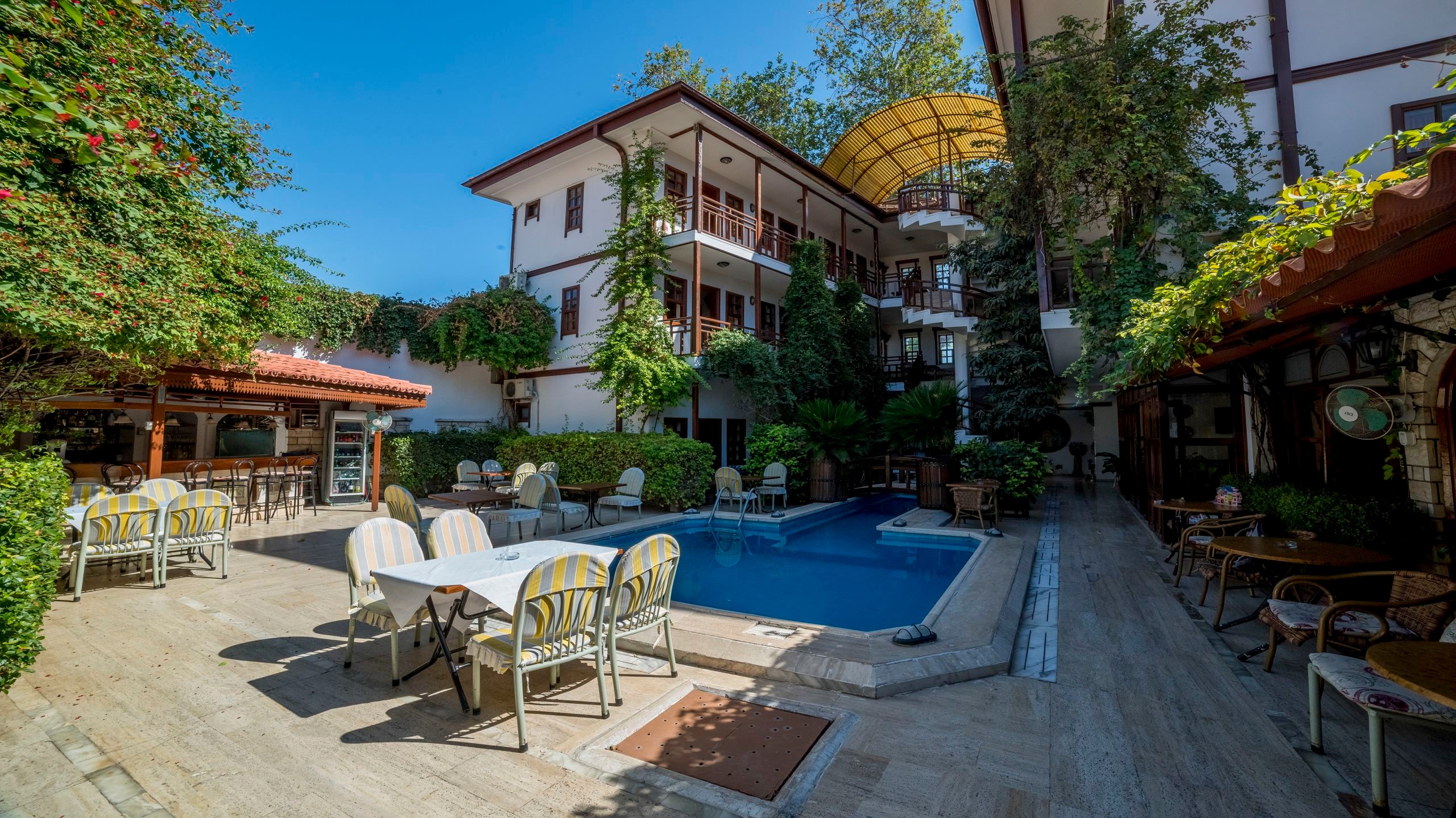 Karyatit Hotel Kaleiçi