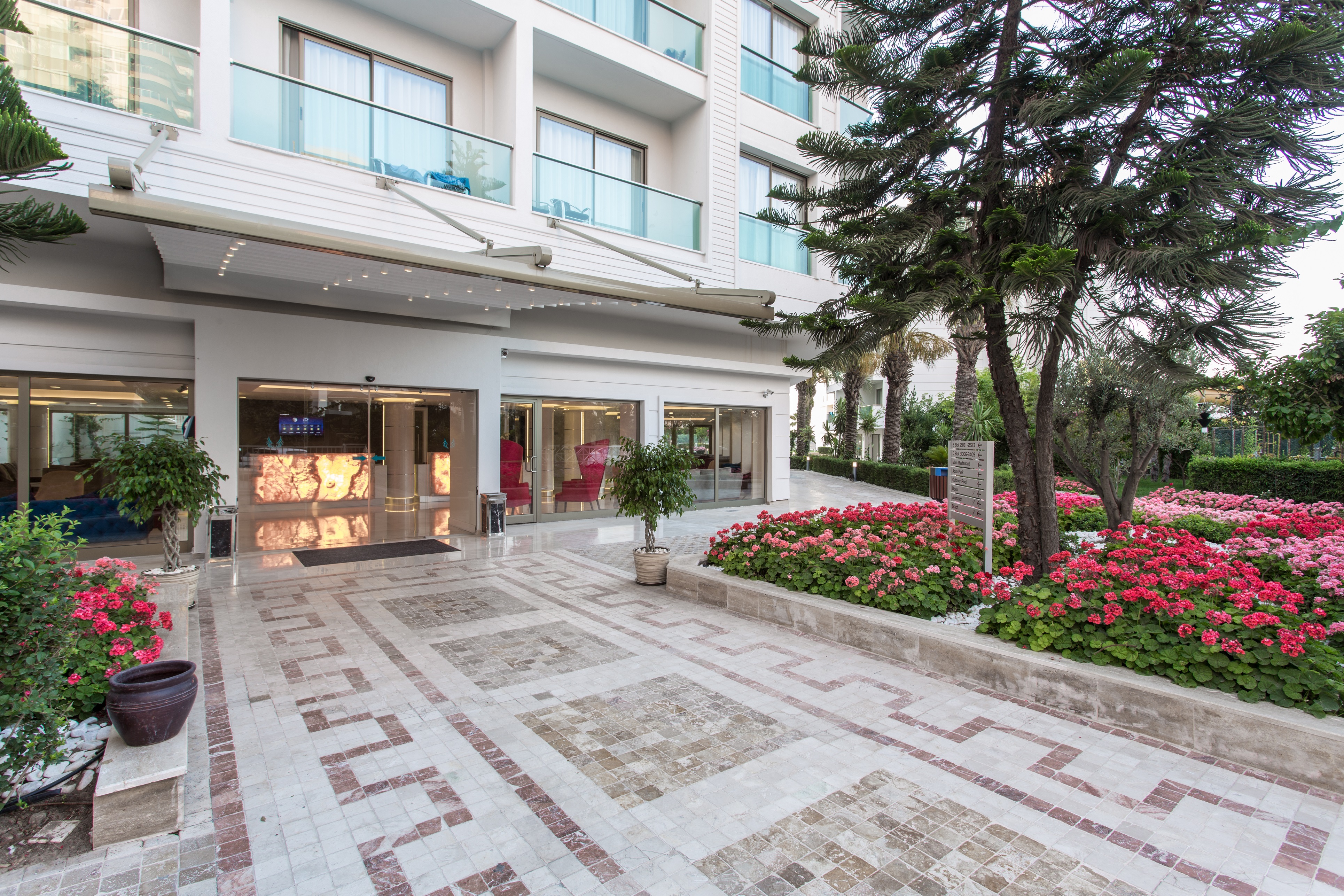 Falcon Hotel
