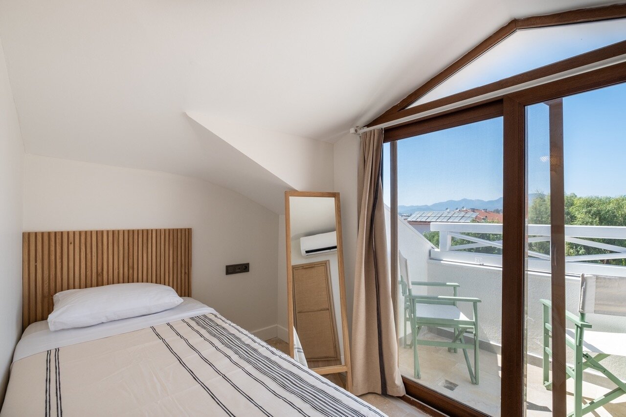 Club-E Loft Havuz Bahçe Manzaralı ve Balkonlu