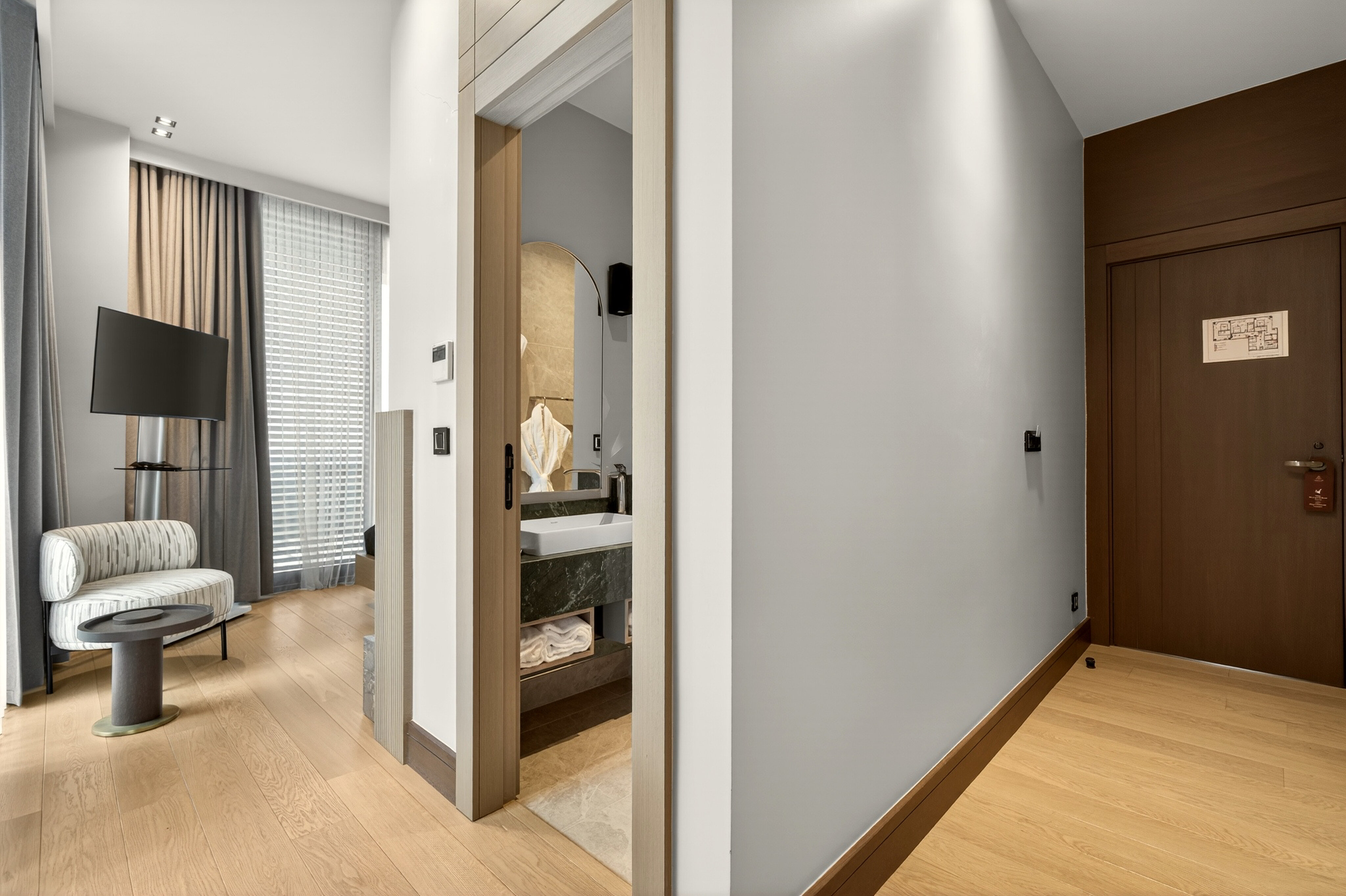 Deluxe King Suites