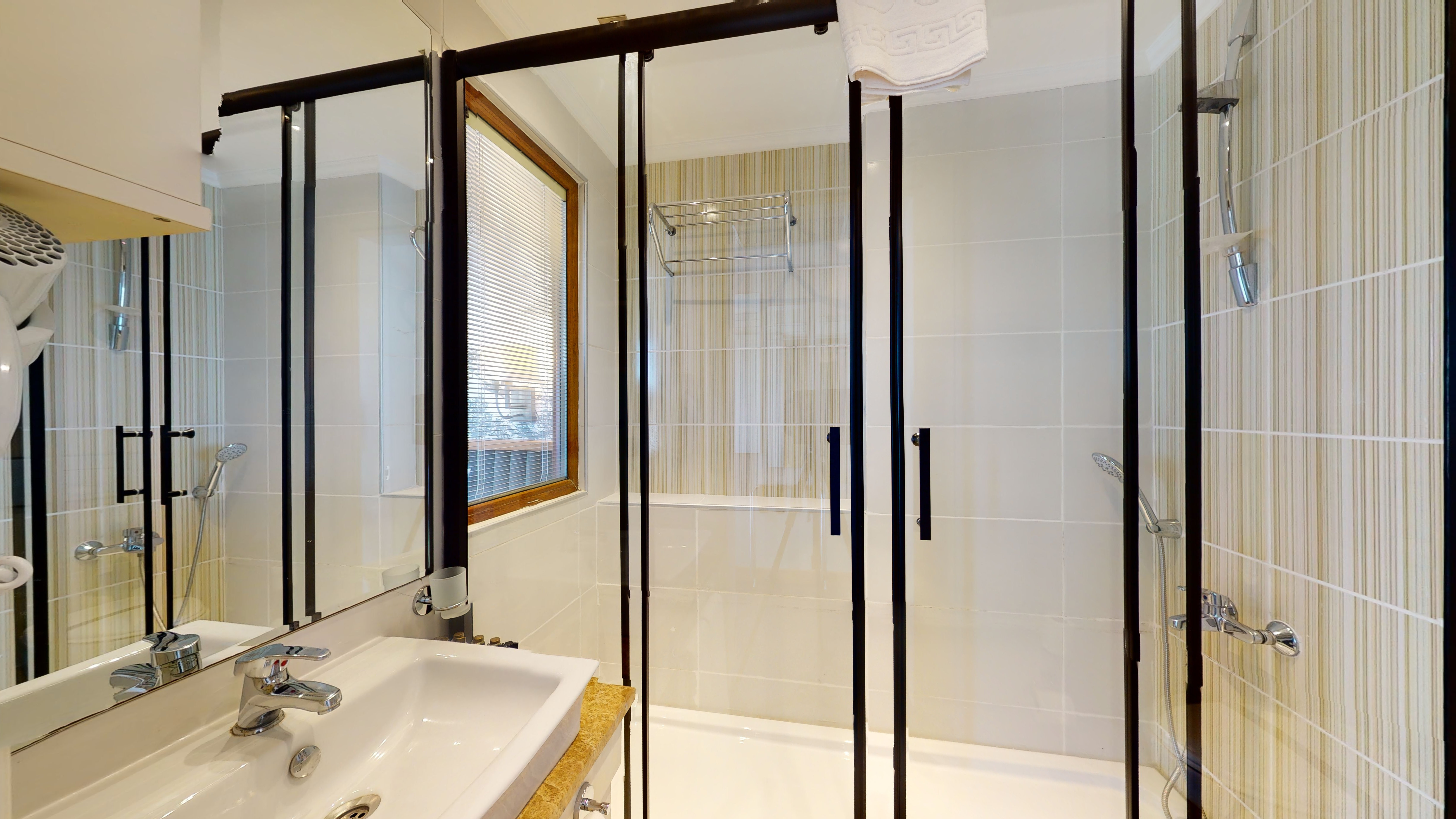 Double Royal Hotel