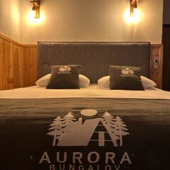 Aurora Bungalov · 9