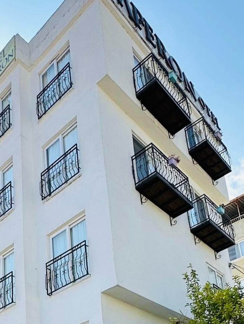 Paperon Hotel · 25