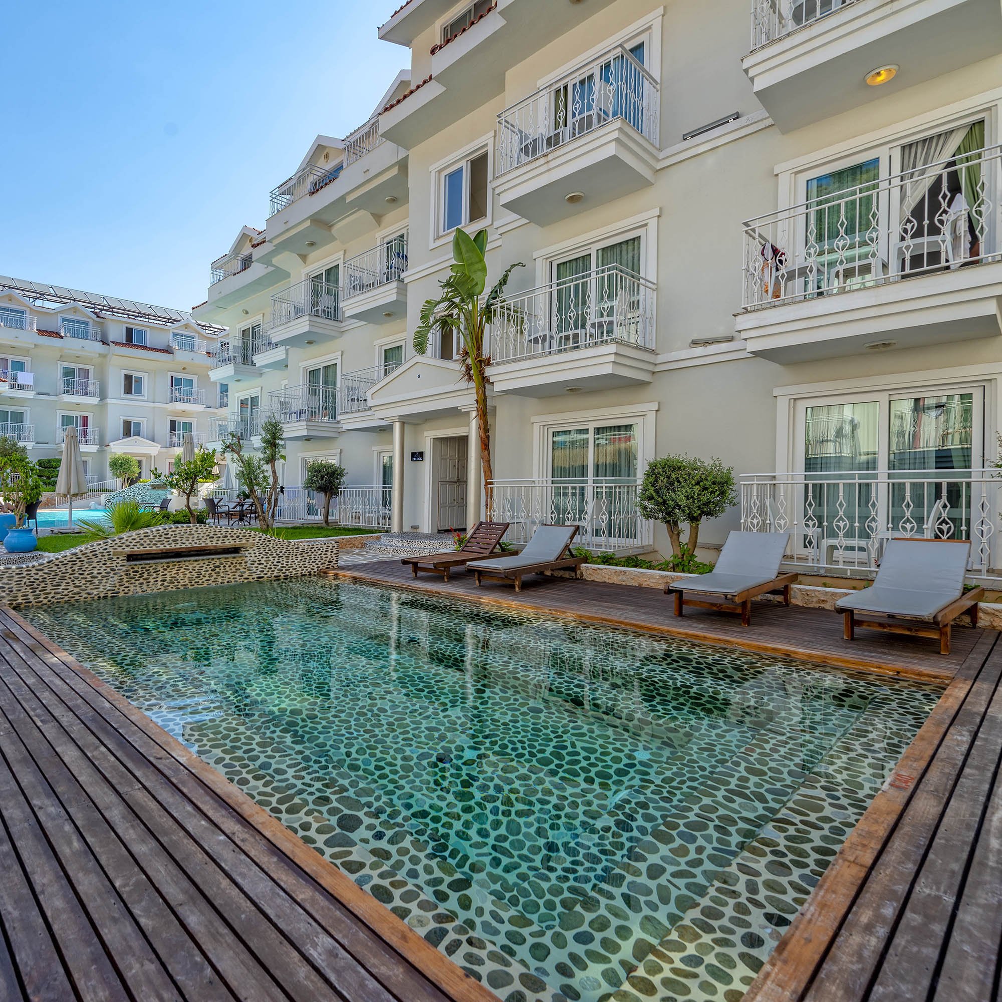 Montebello Deluxe Hotel
