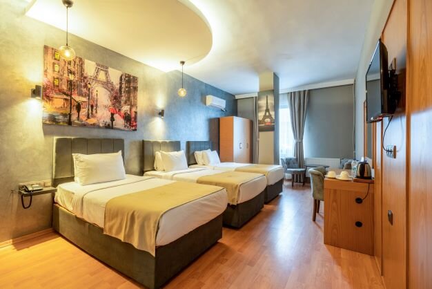 Monezza Hotel