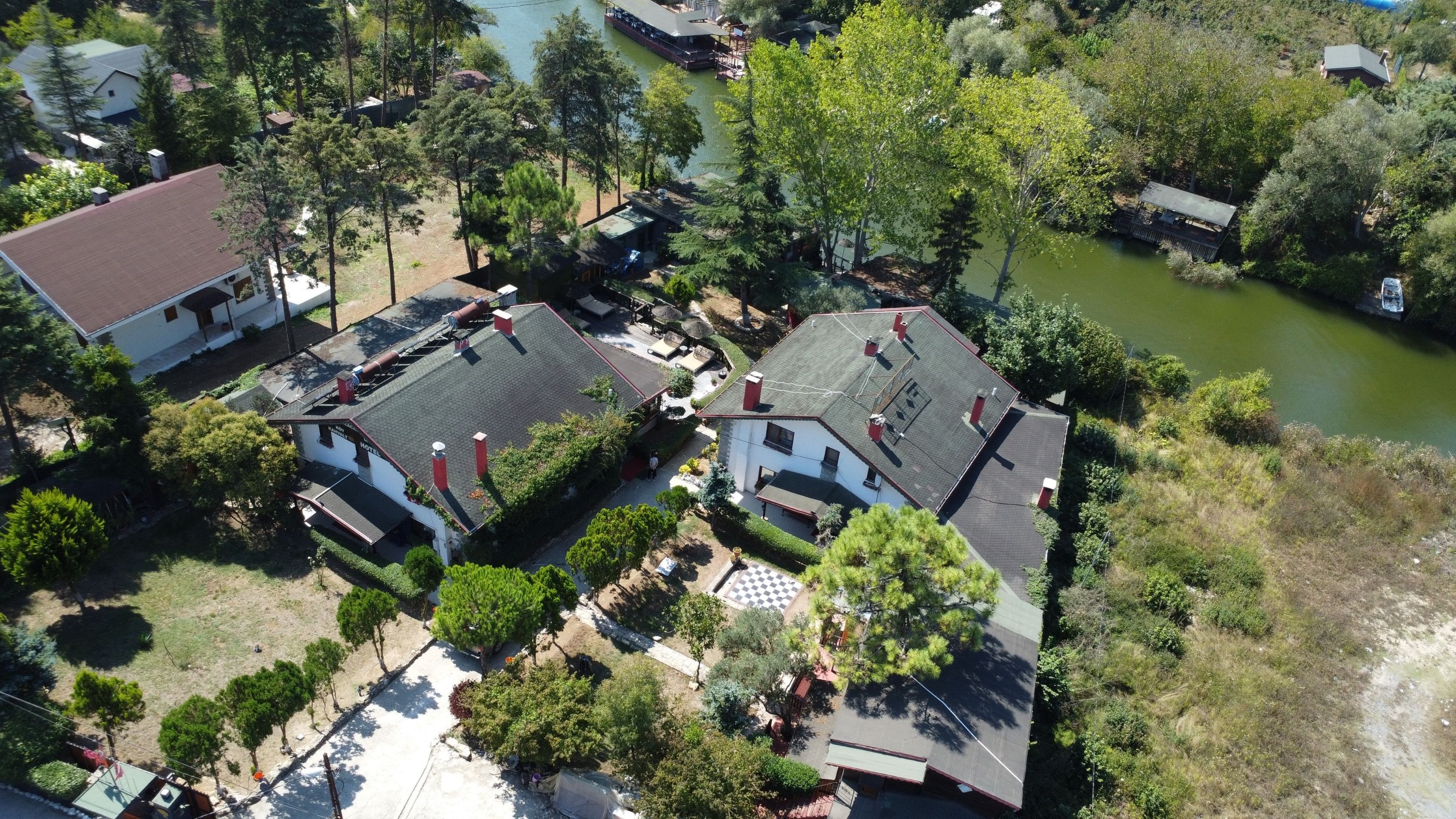 Tree Tops Park Hotel