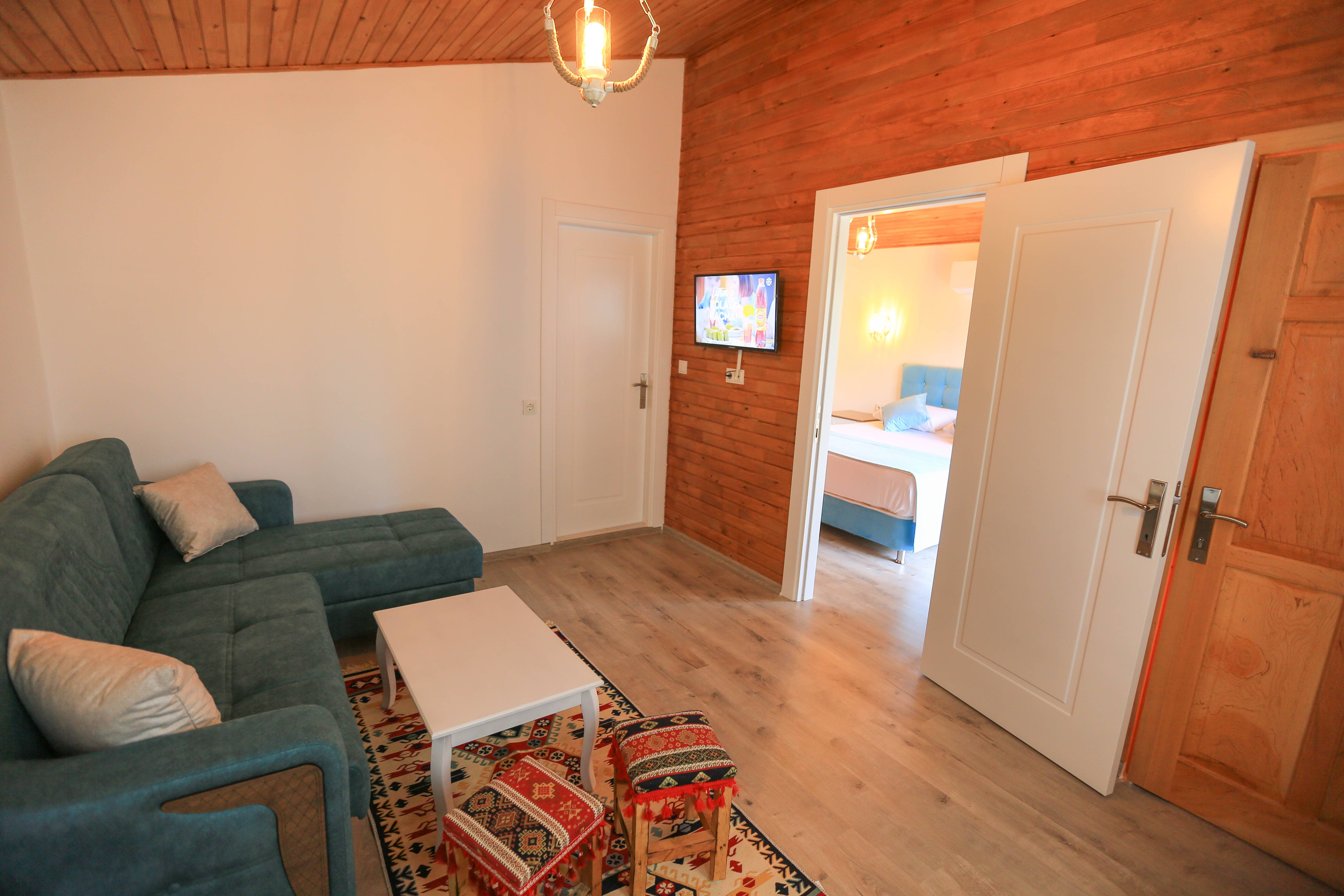 Merry Bungalow & TENT Hotel