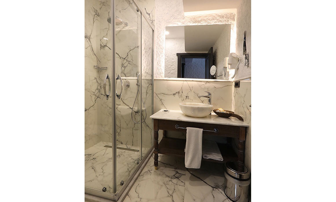 Alachi Hotel