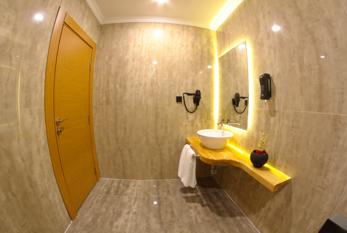 Roof 264 Hotel & Suites