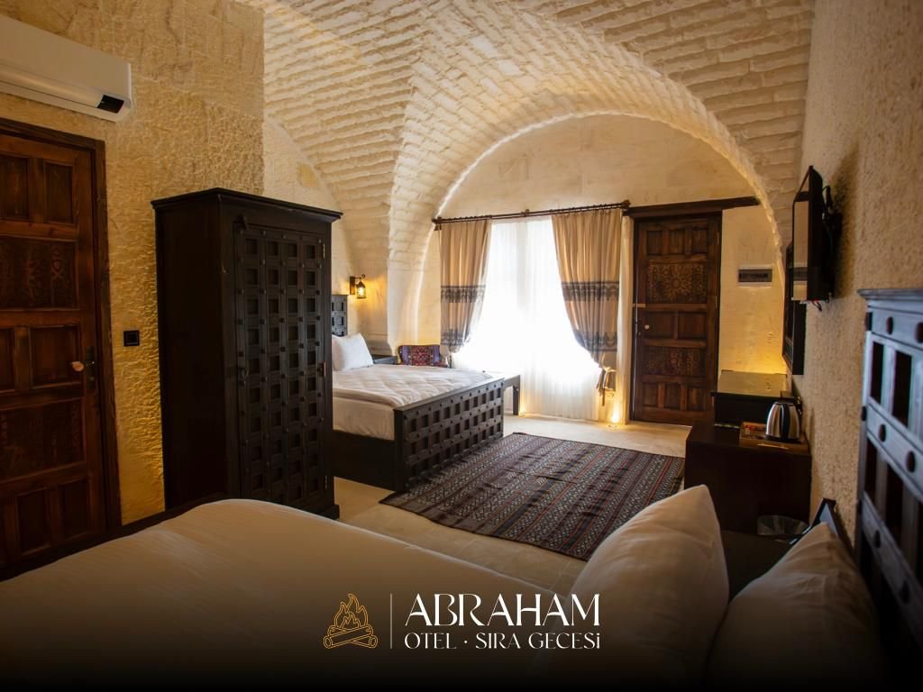 Abraham Otel · 25