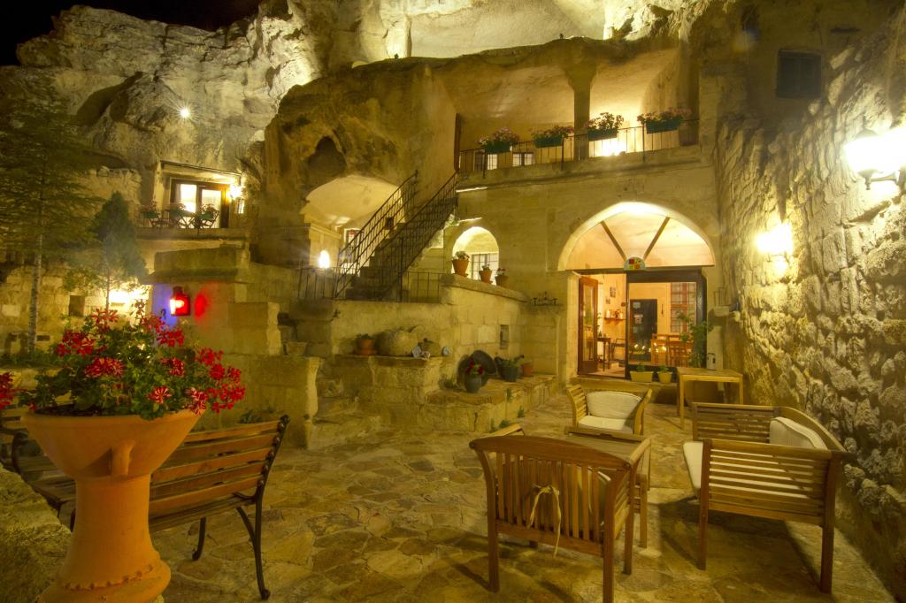 4 Oda Cave House