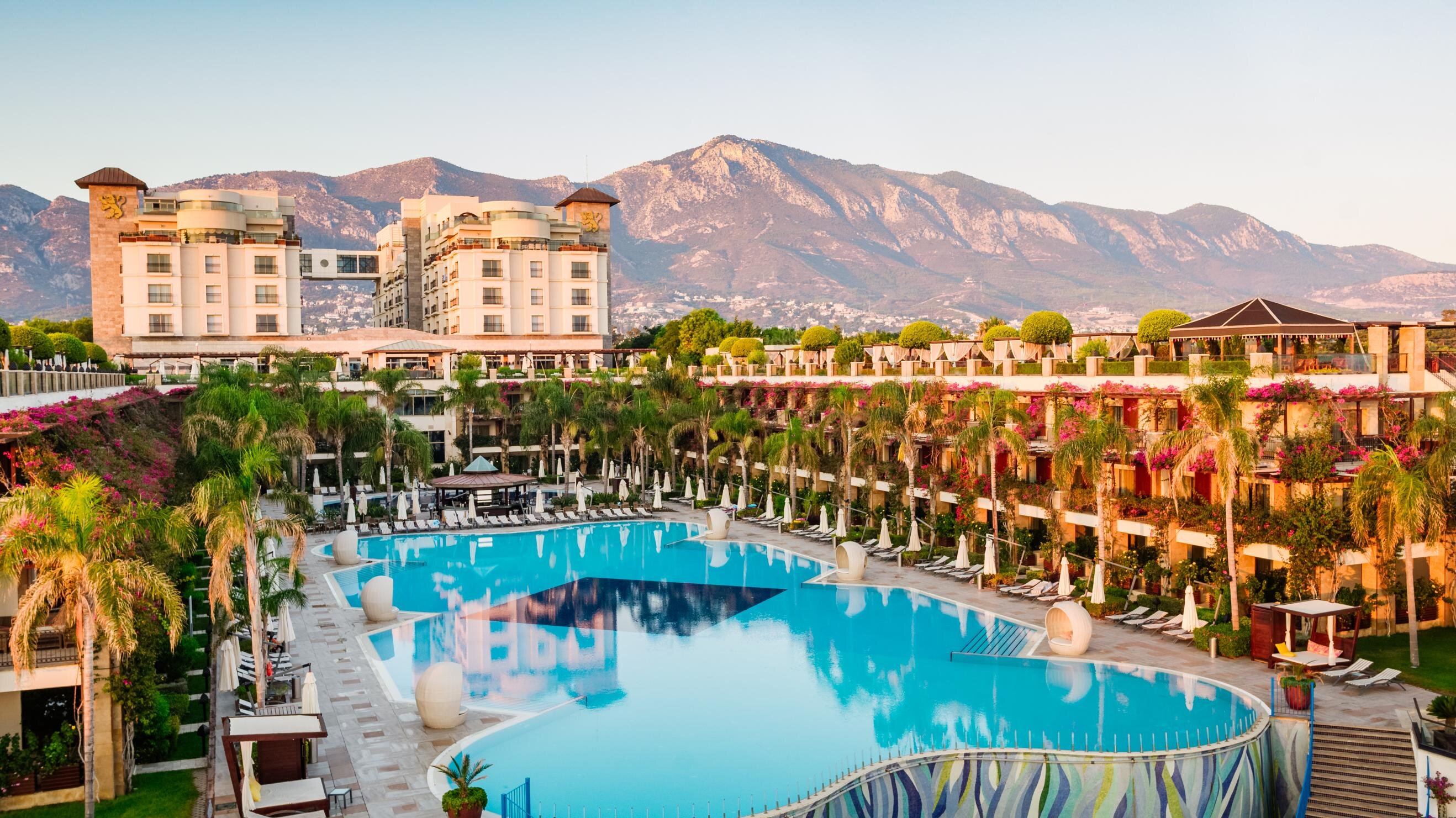 Cratos Premium Hotel
