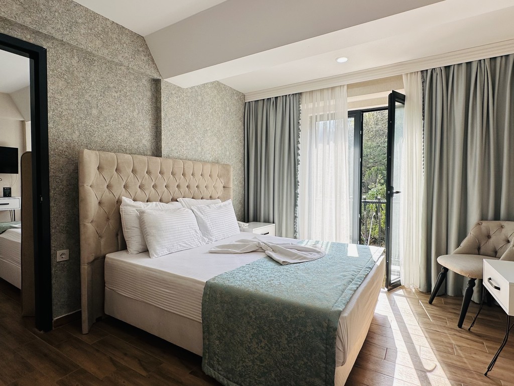 Family Room, Forest View