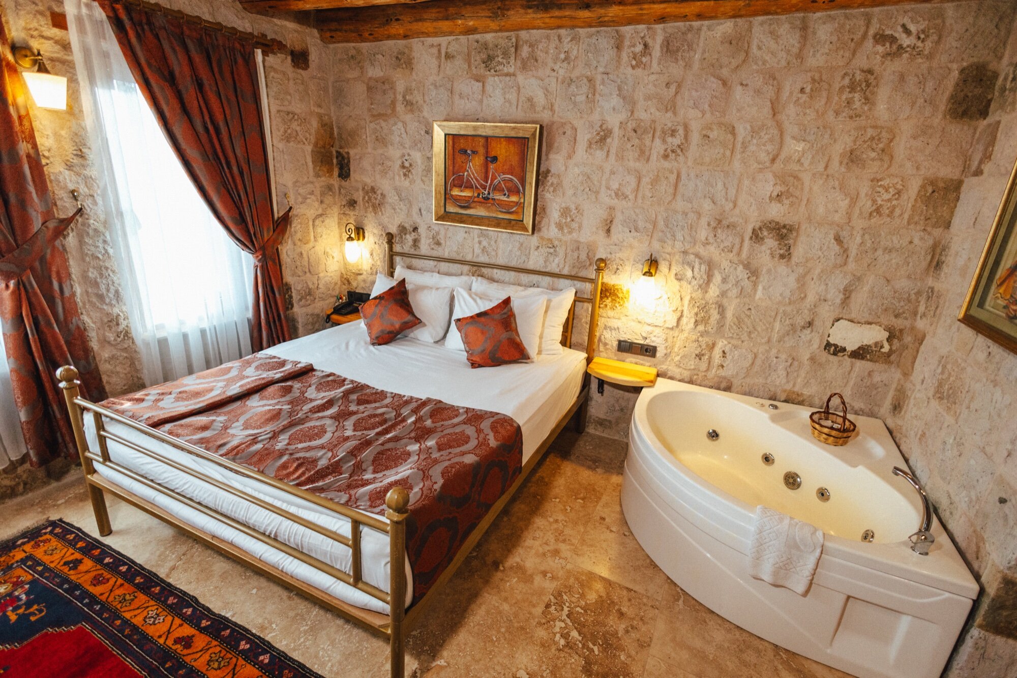 Deluxe Jacuzzi Room City View