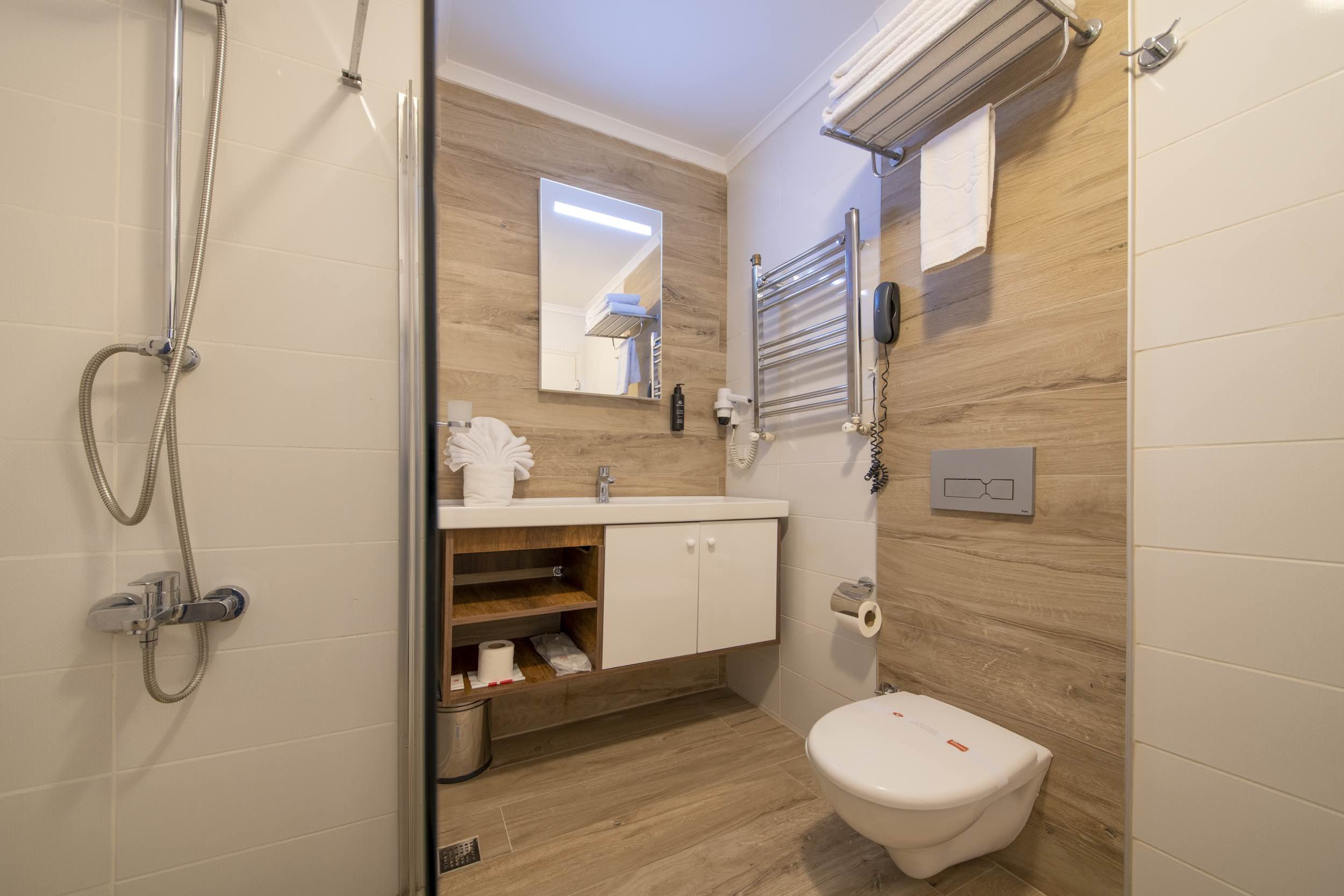 Çanak Hotel · 8