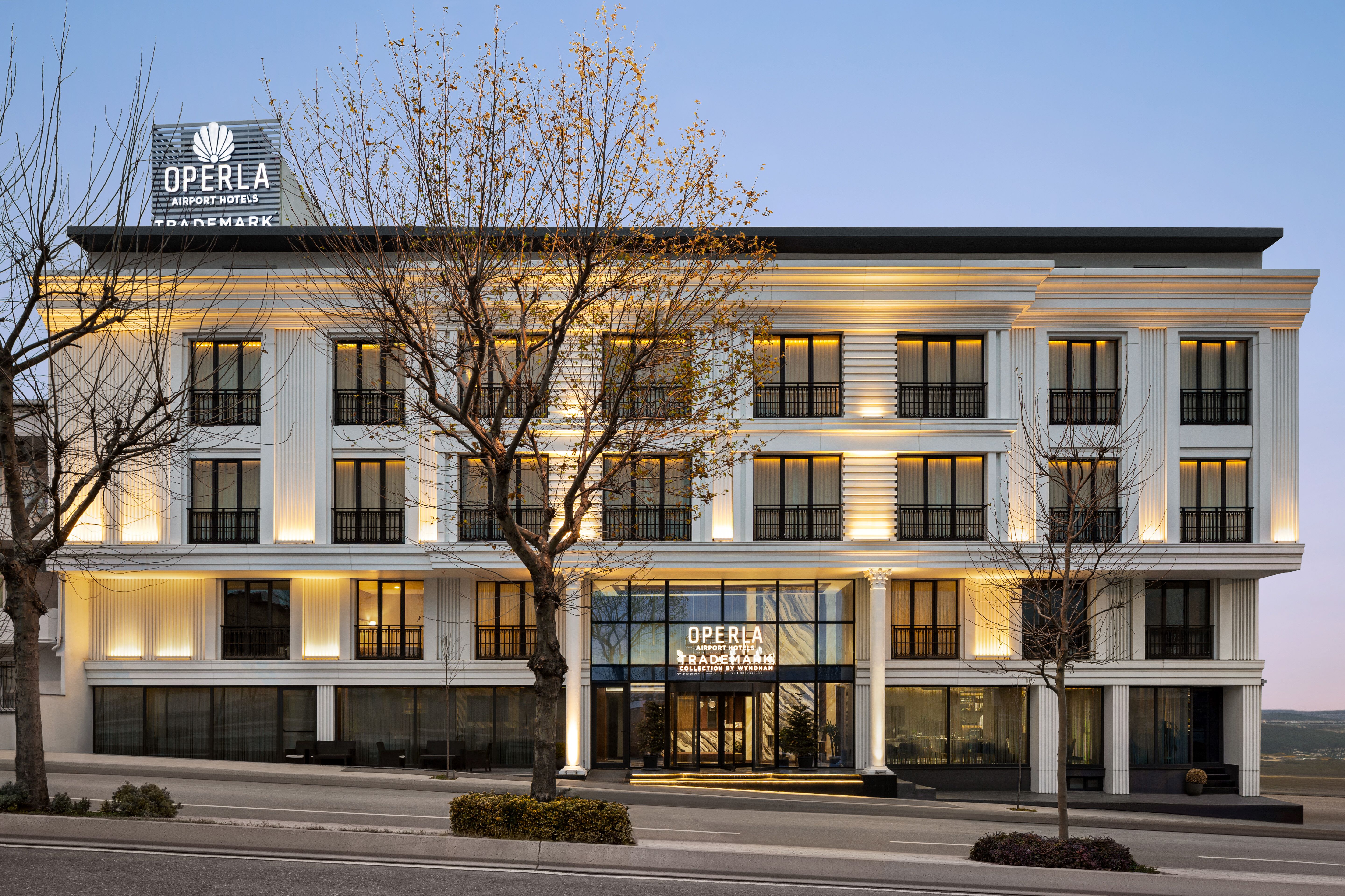 Operla Airport Hotels Trademark Collection By Wyndham