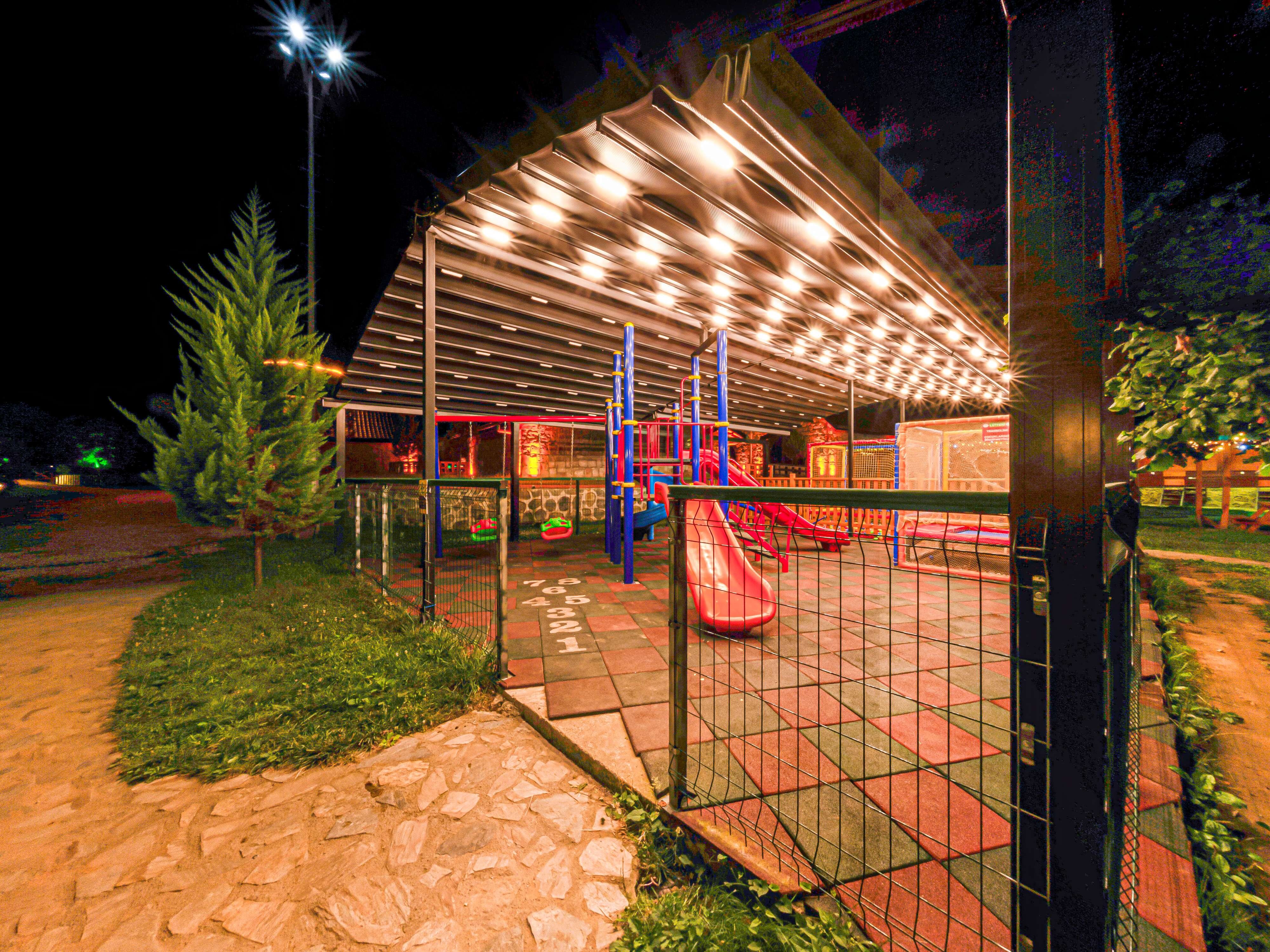 Mcora Tatil Köyü Rezervasyon