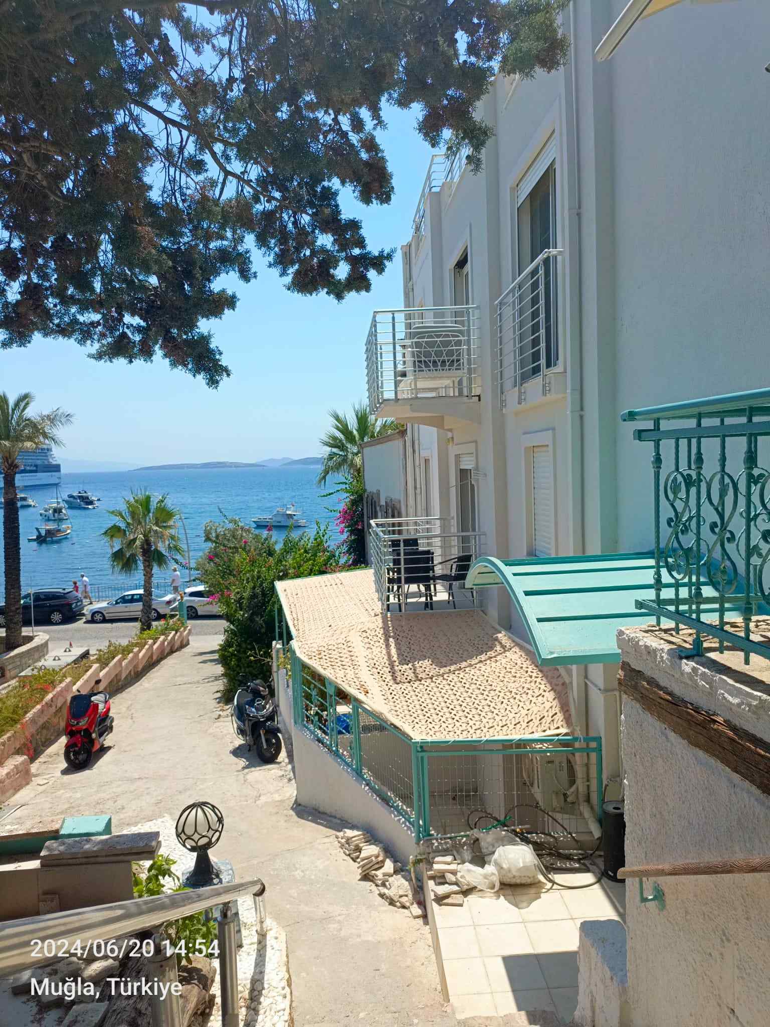 Mia Hill Suites