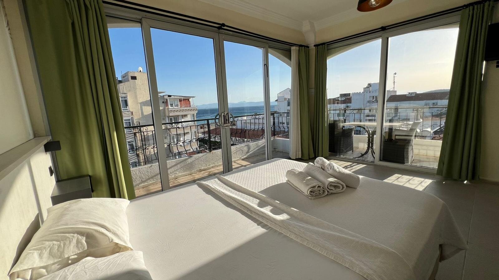 Deluxe Suit Deniz Manzaralı Oda