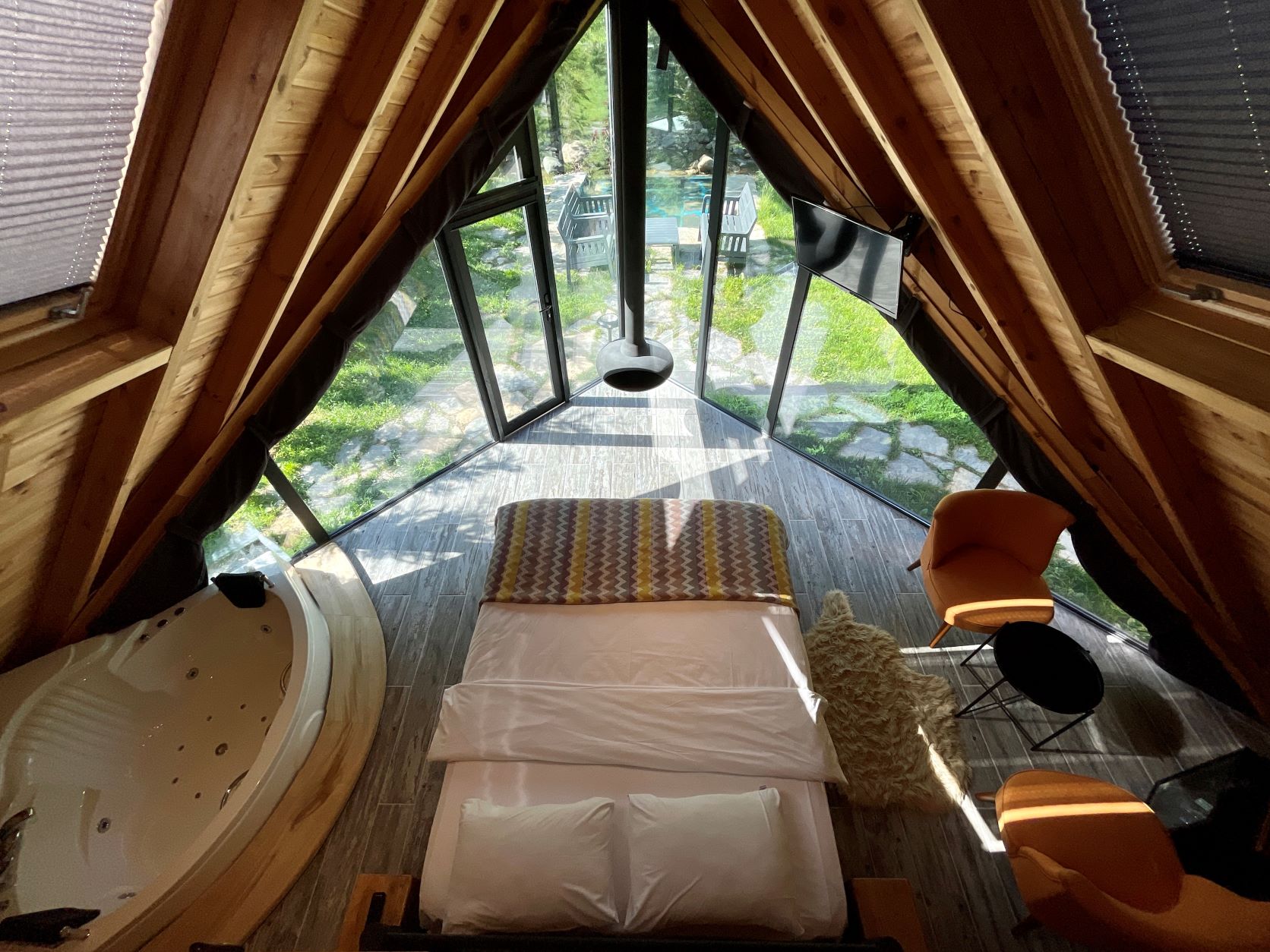 Honeymoon Suite Room (Jacuzzi)