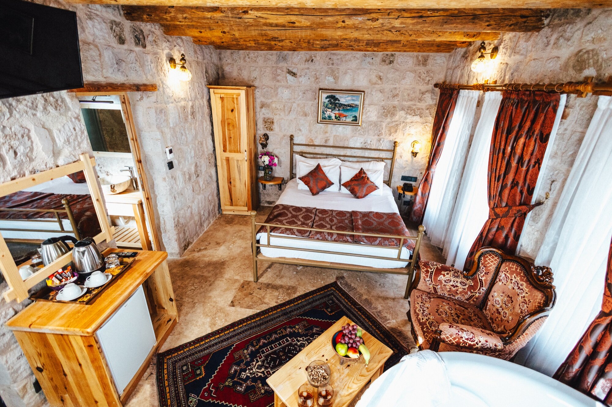 Deluxe Jacuzzi Room City View