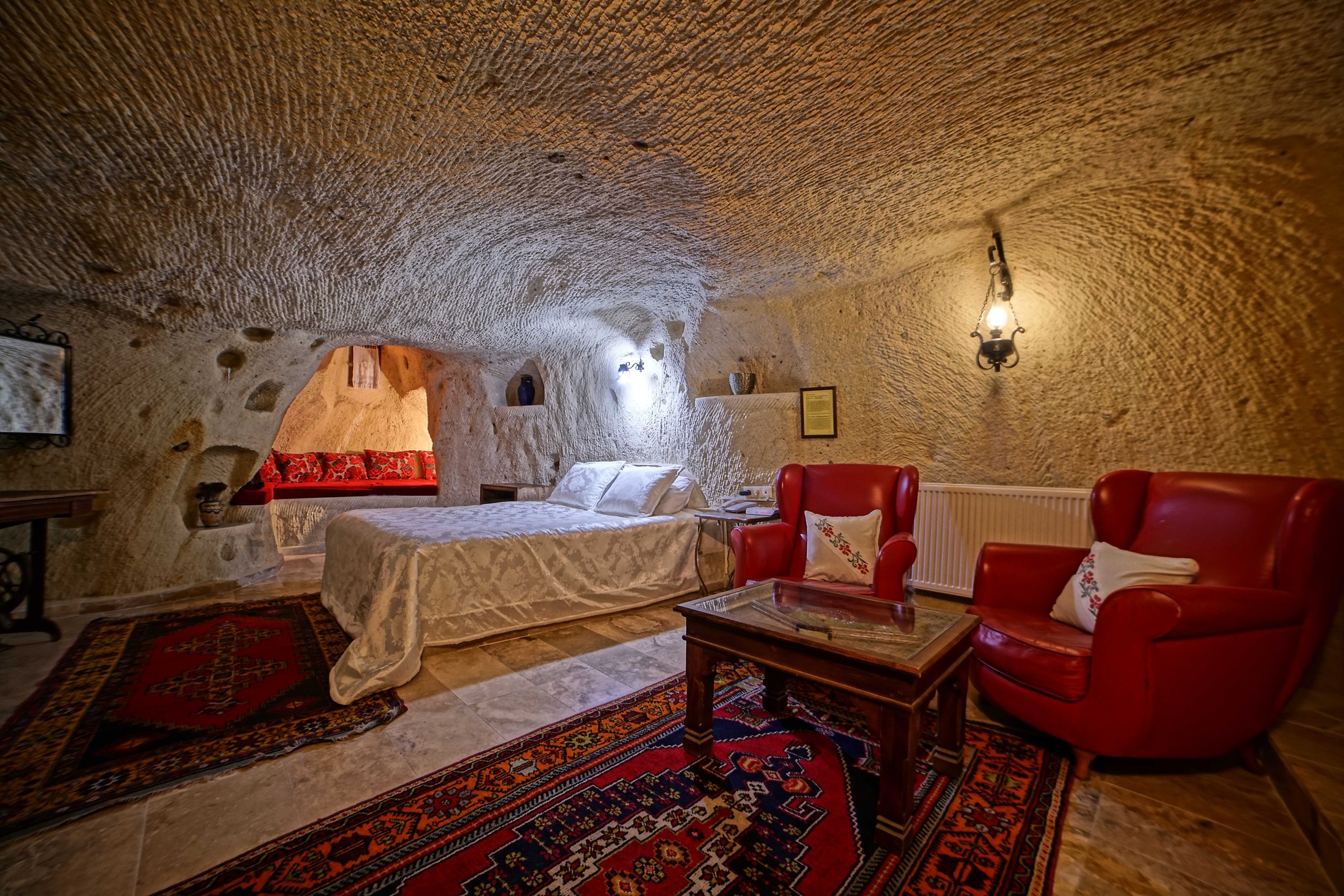 Jerveni Cave Hotel