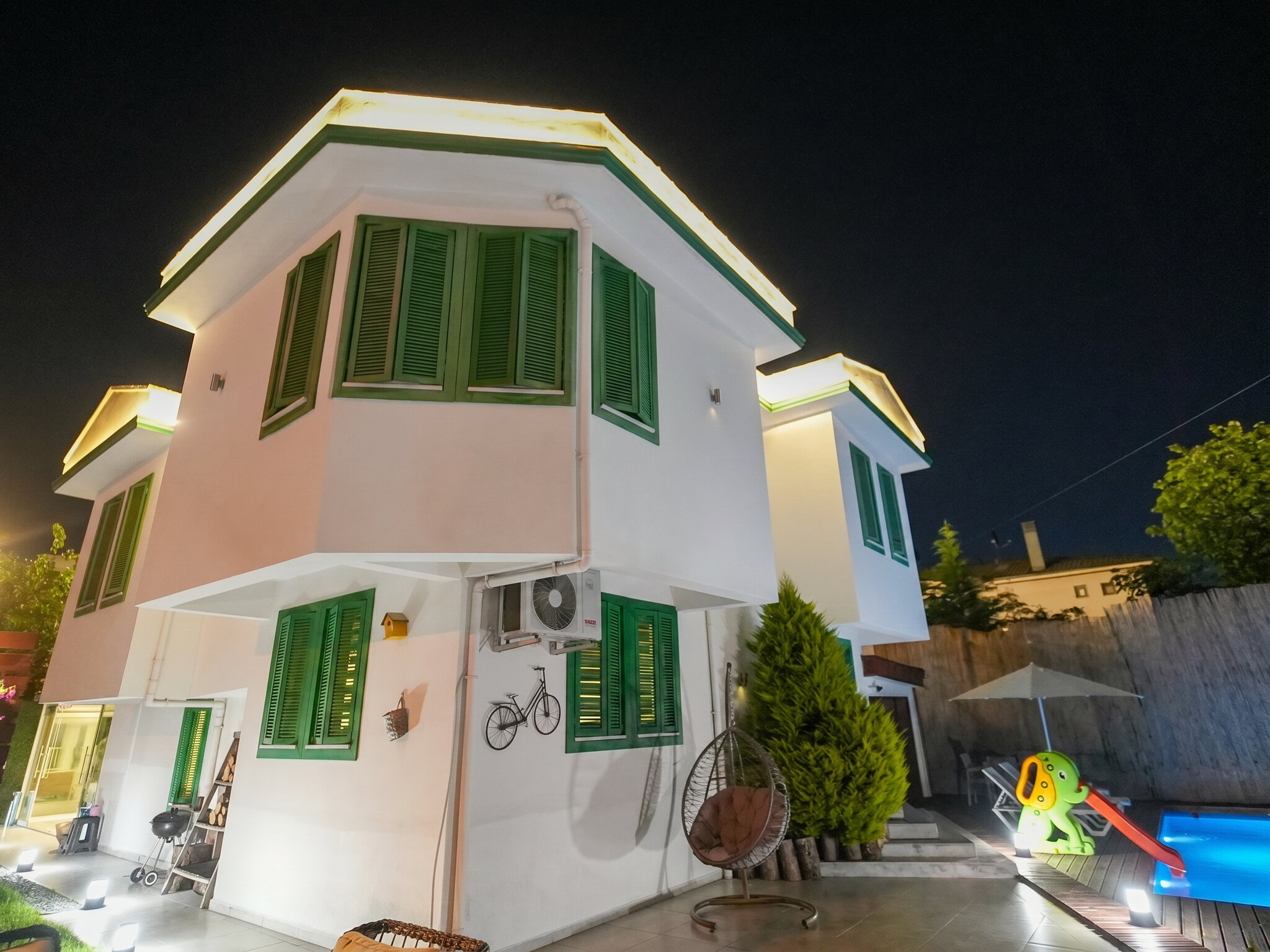 Yeşil Panjurlu Villa · 4