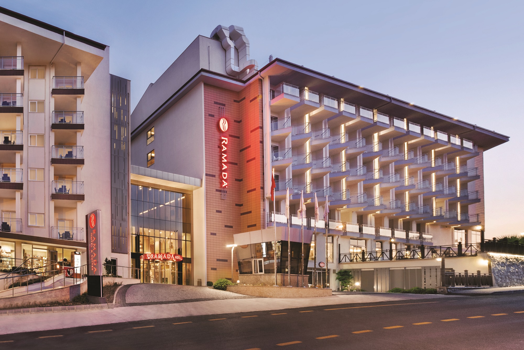 Ramada Hotel & Suites By Wyndham Kuşadası