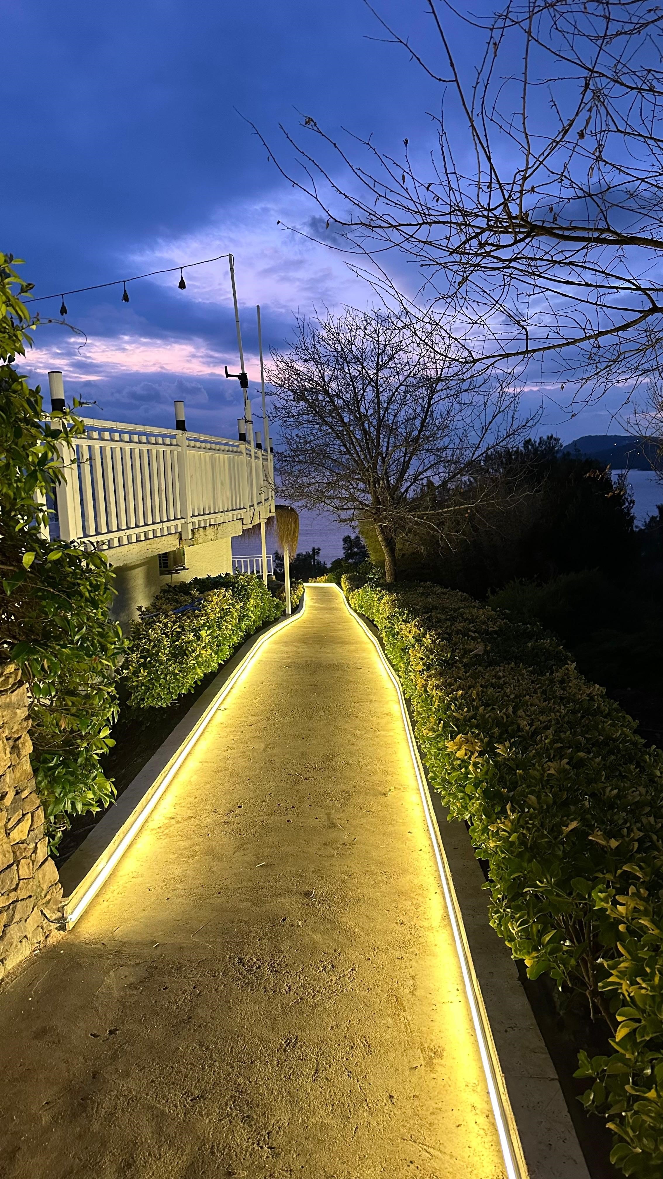 The Roof Ada · 60