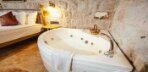 Deluxe Jacuzzi Room City View Görseli