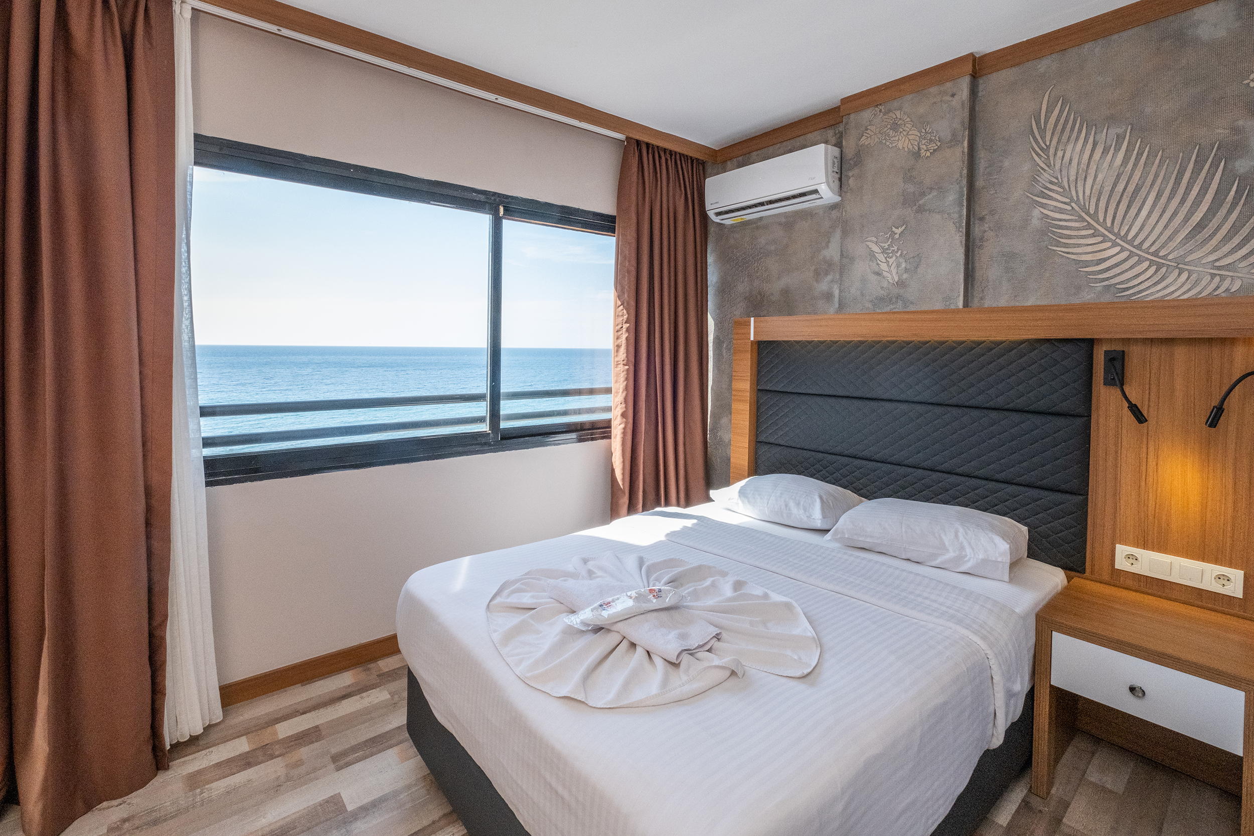 Sunday Beach Hotel Standart Oda Deniz Manzaralı Double+Tek Yataklı