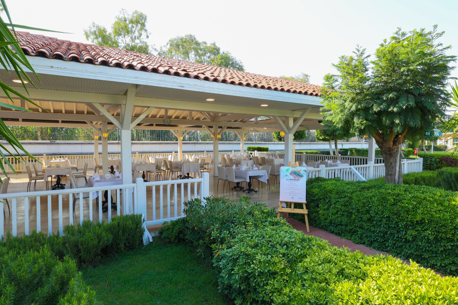 Crystal Admiral Resort Suites & Spa