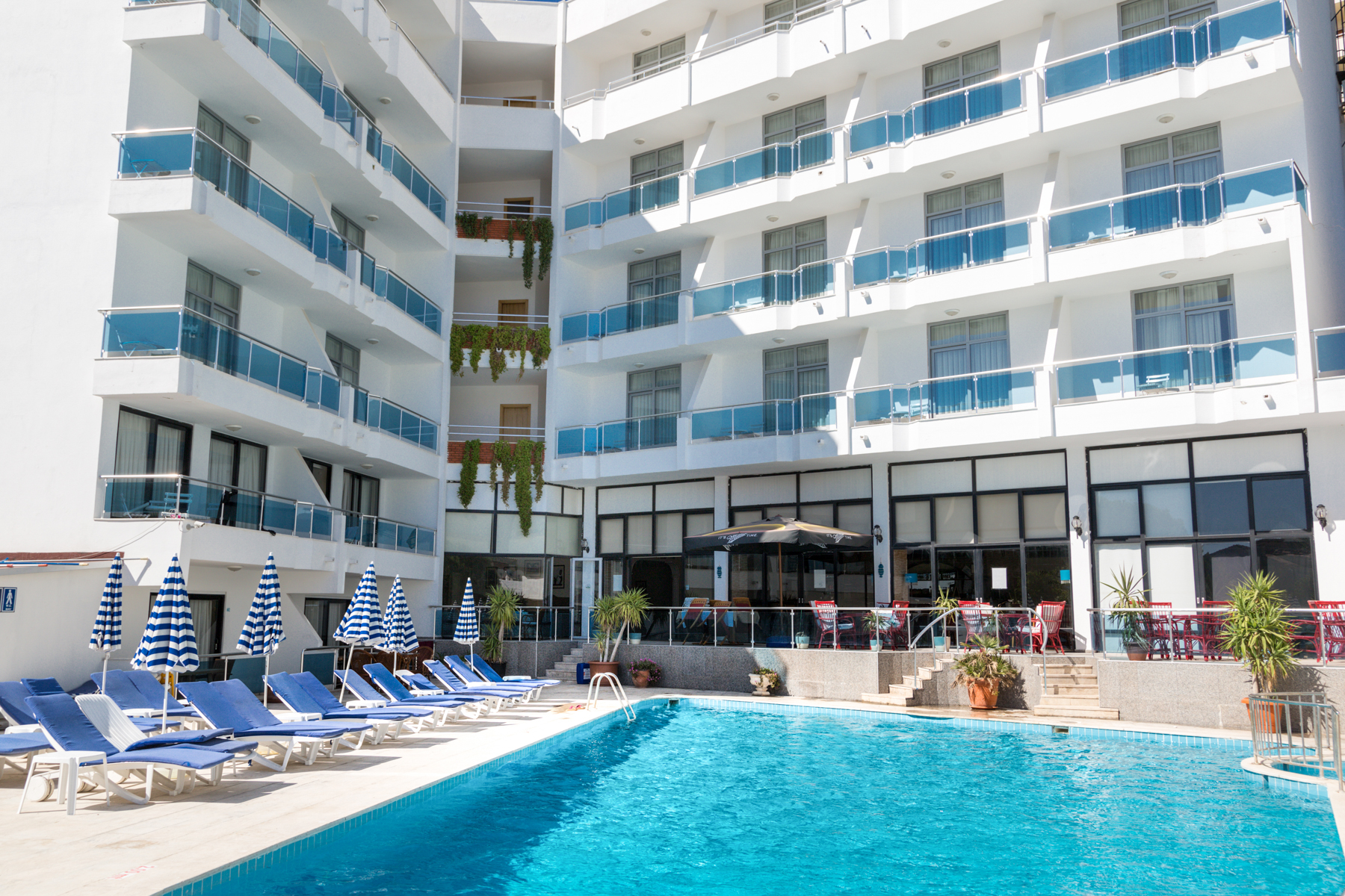 Ponz Hotel