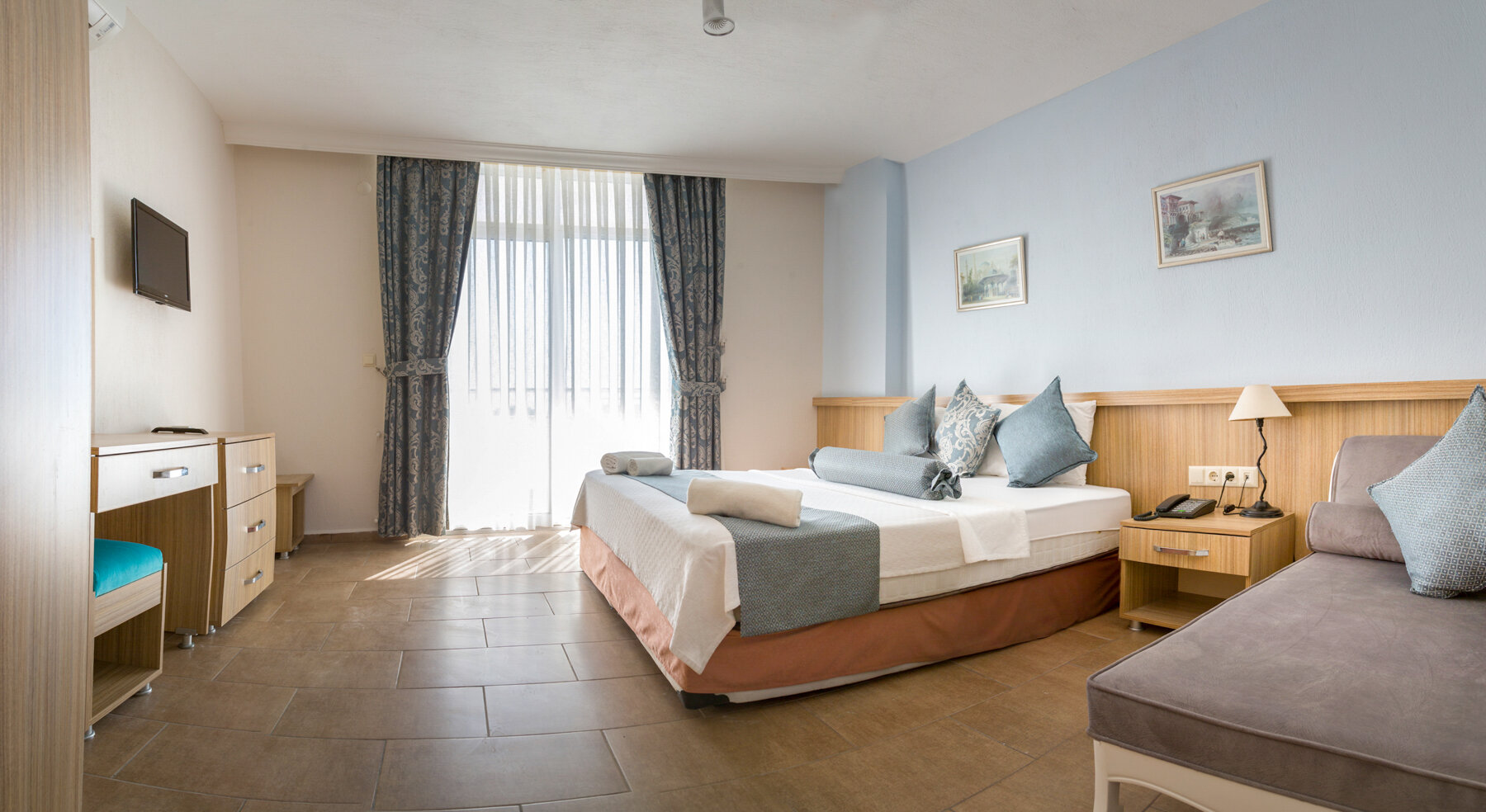 Ponz Hotel