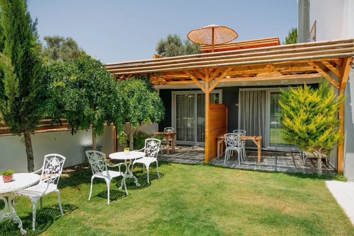 Pool Side Verandalı