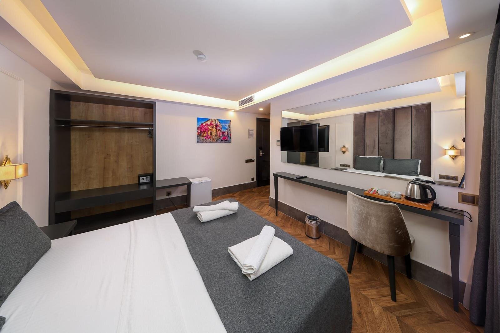 Standart Kısmi Deniz Manzaralı Oda