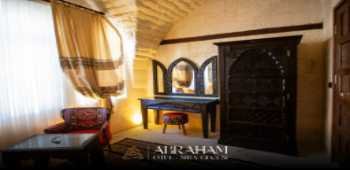 Abraham Otel · 52