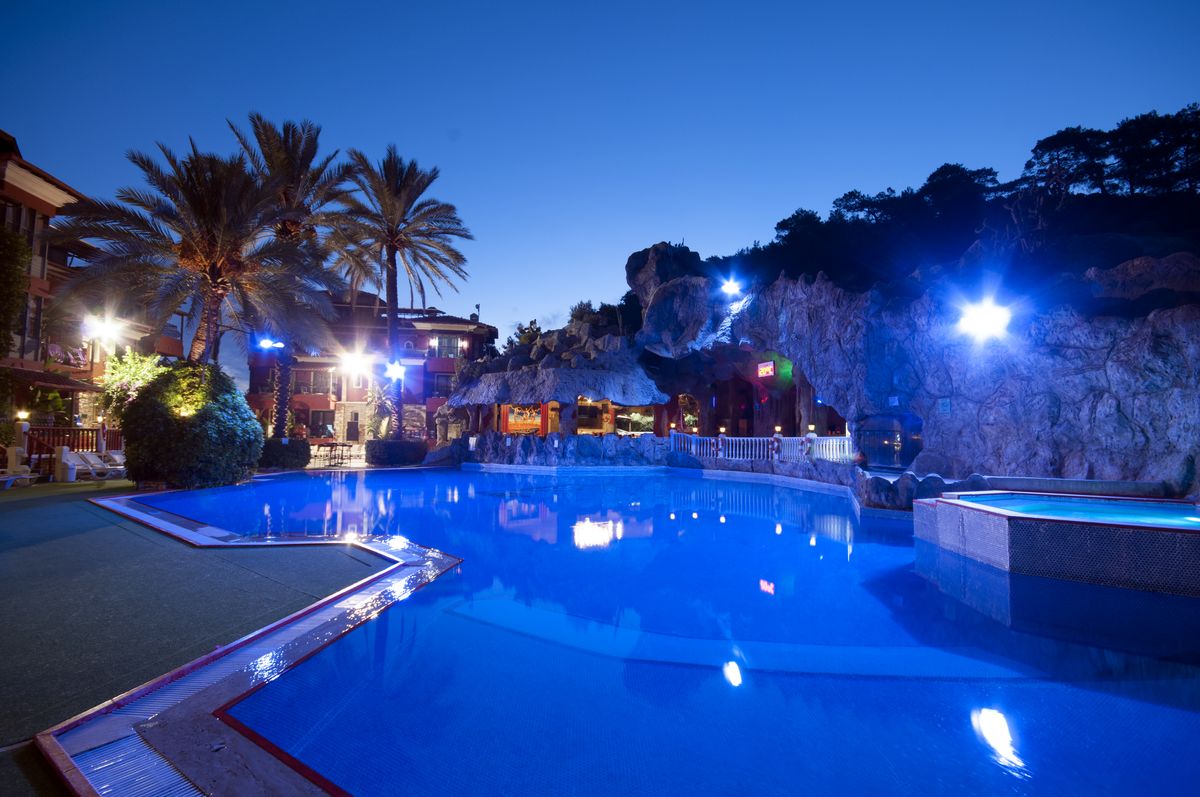 Grand Aquarium Hotel