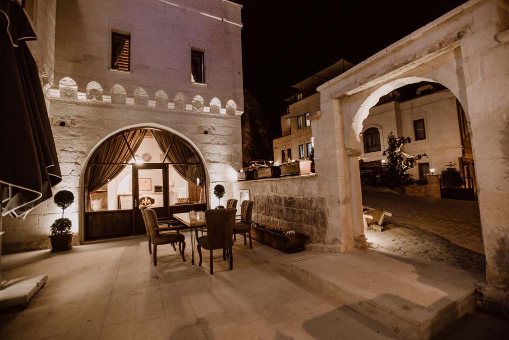 Alia Cave Otel