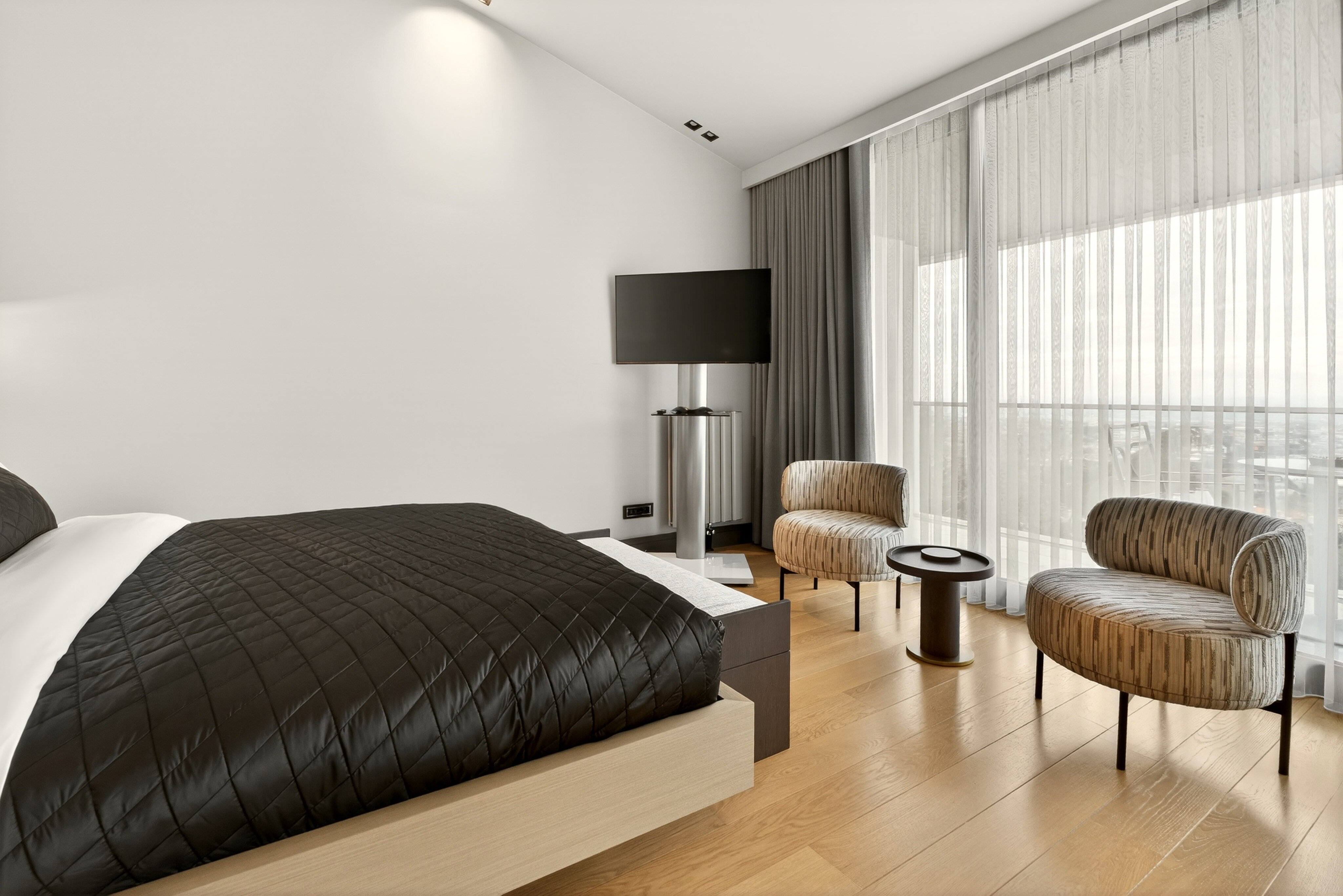 Suite Room w/ Sea View & Balcony