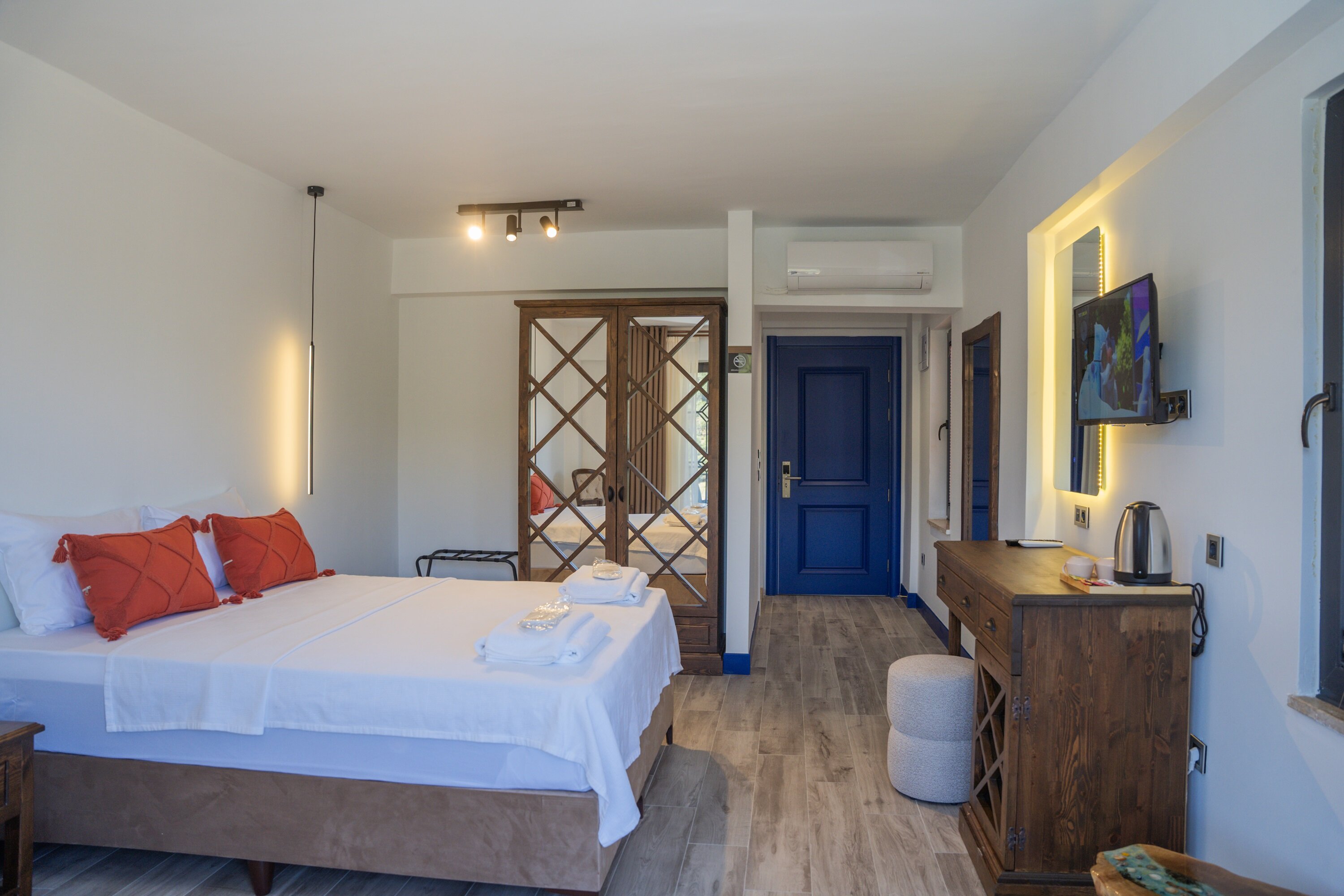 Aris Guest House · 8