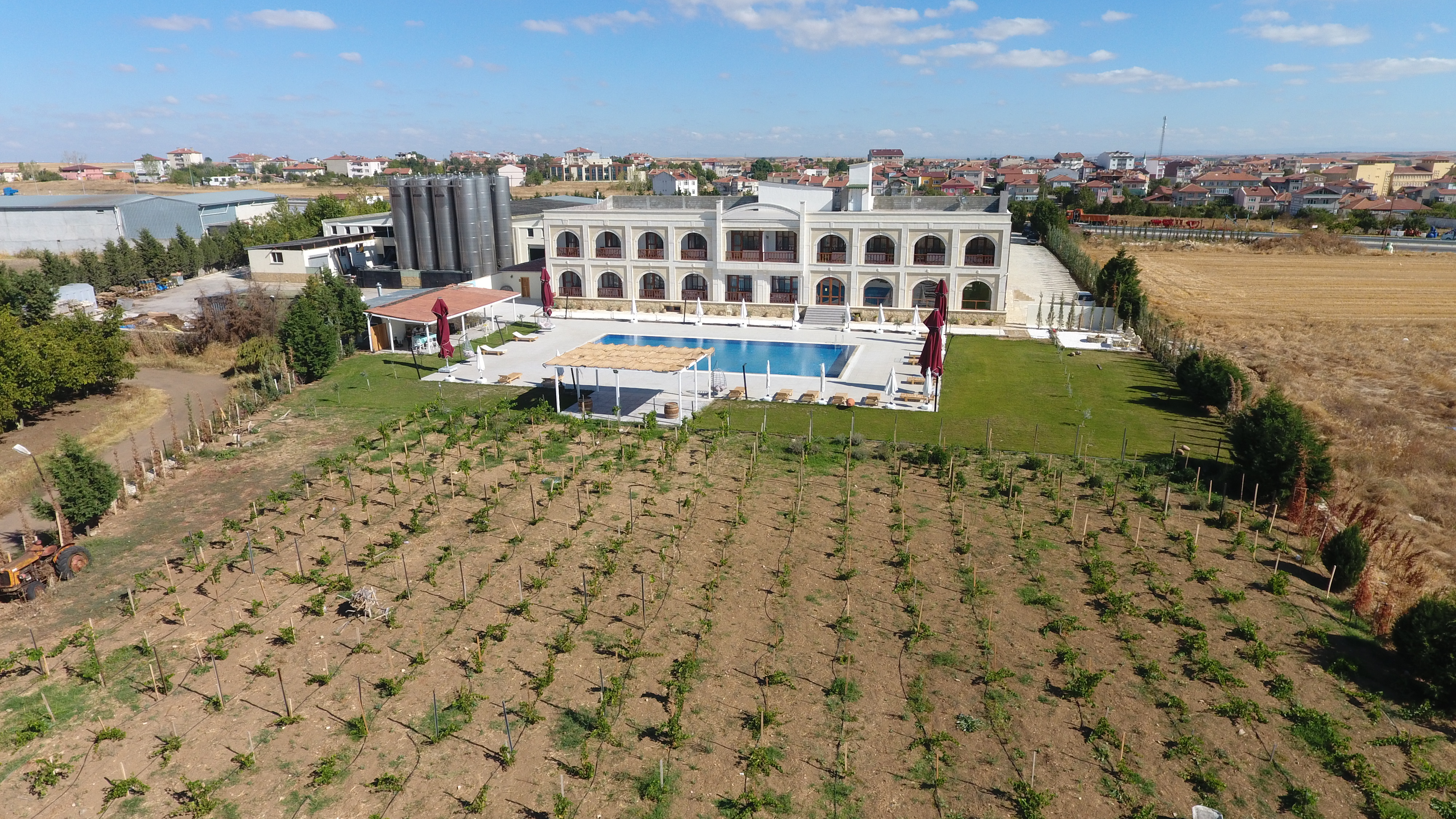 Vinum Otel & Spa Tennis Courts by Edirne Vineyards