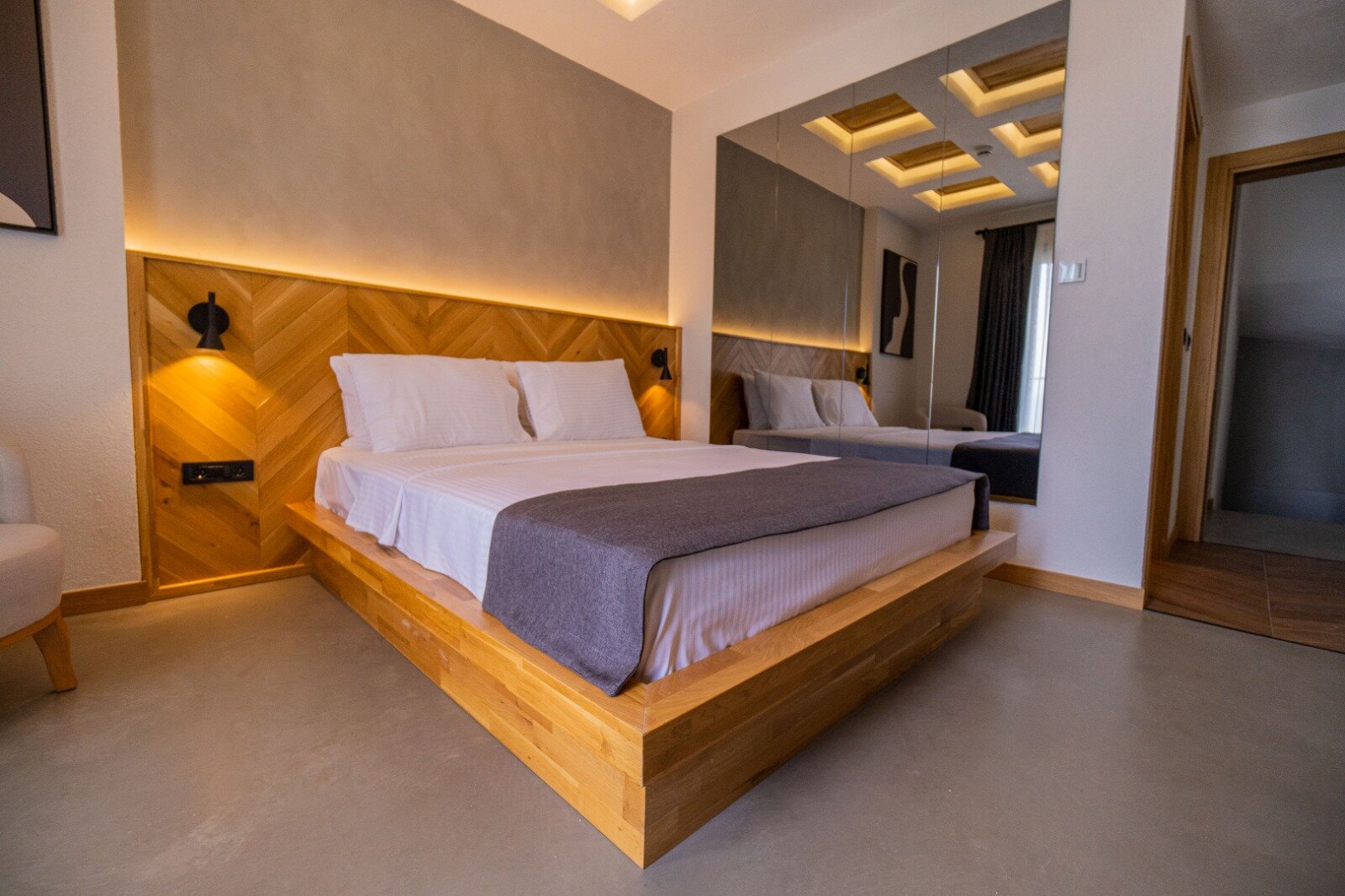 Leone Cunda Edition Otel (+12)