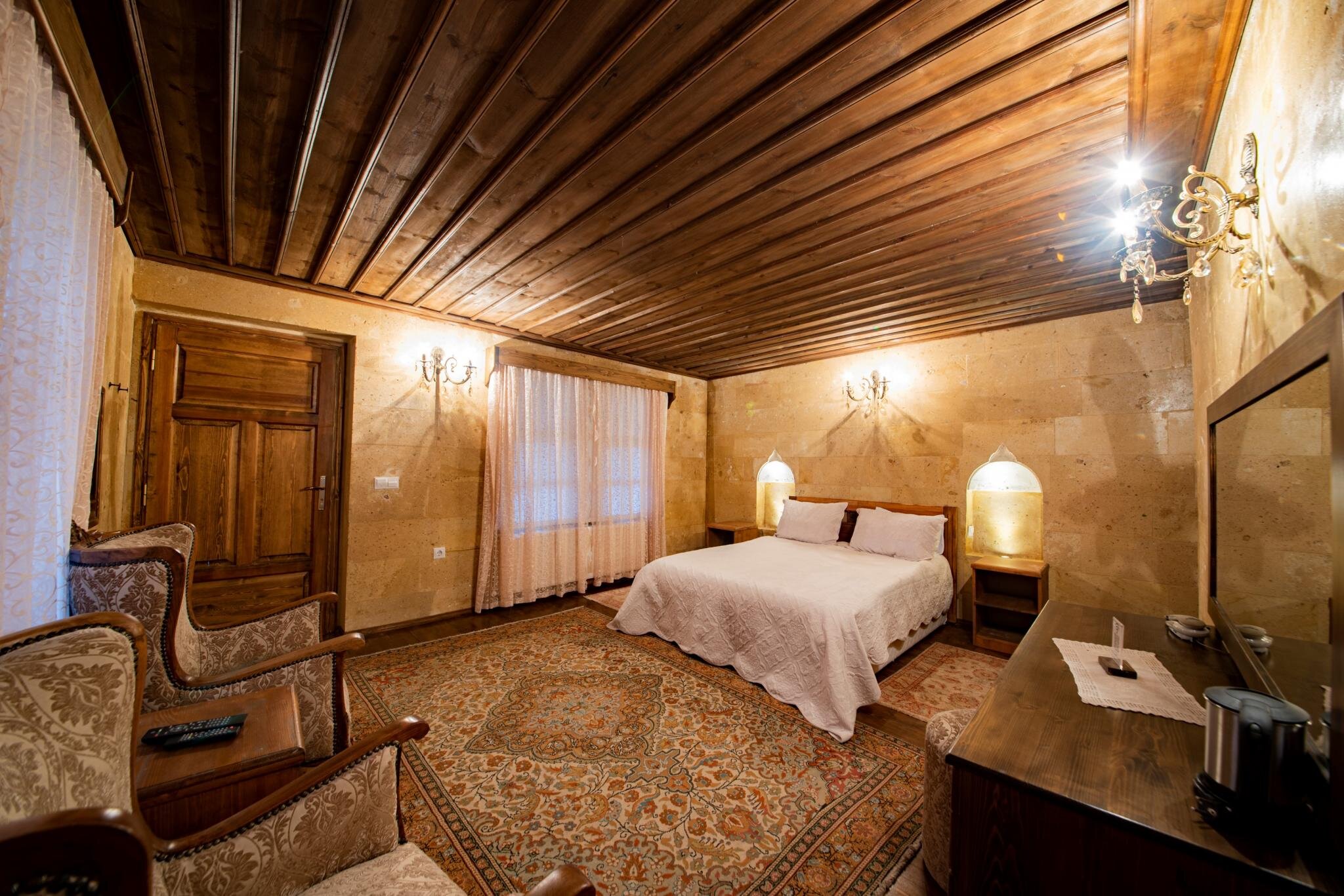 Upper Greek House · 12